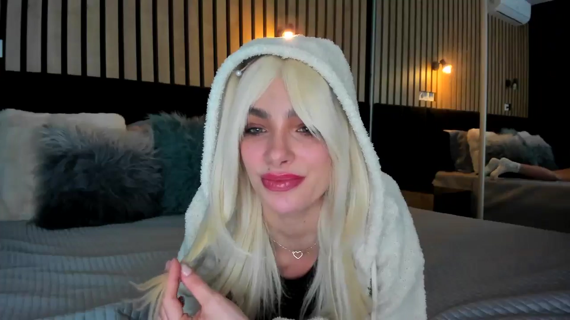 Gallery image thumbnail from lady_llama's myfreecams stream on, 03/05/2025, 17:27 image 8 of 20