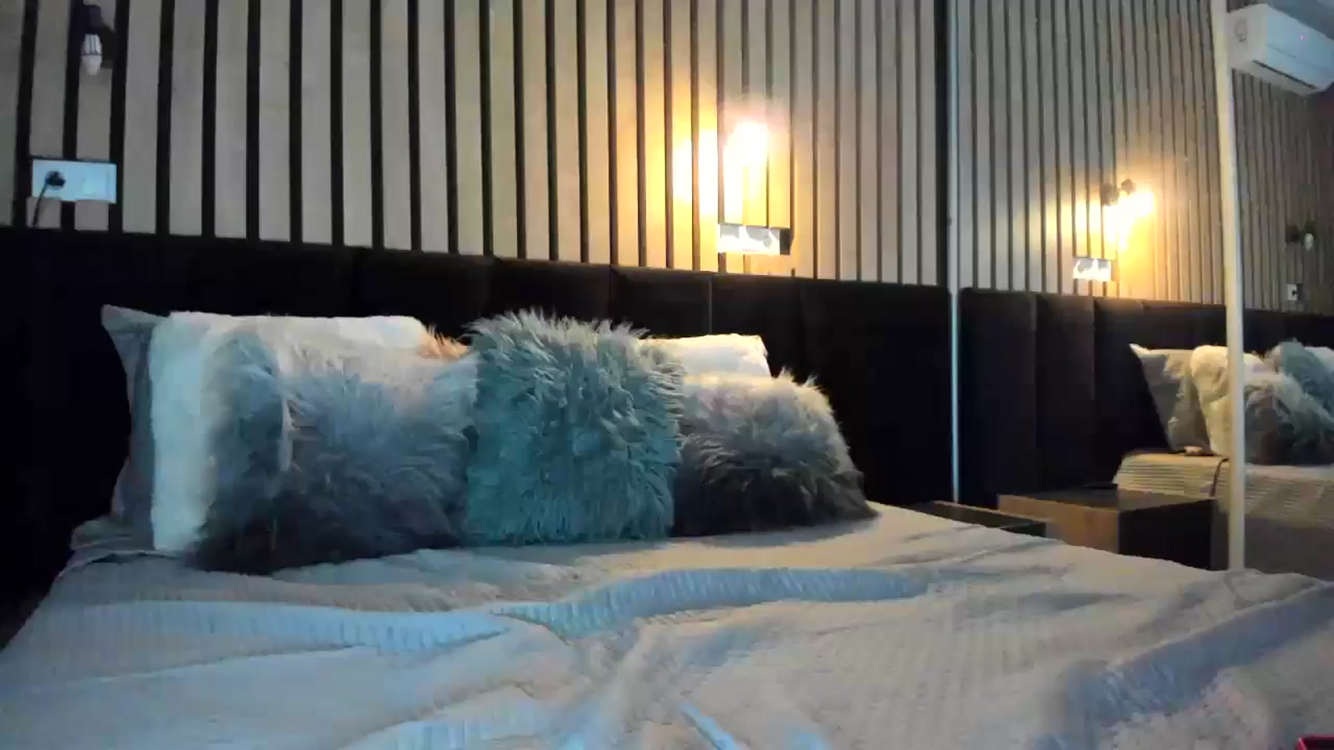 Gallery image thumbnail from lady_llama's myfreecams stream on, 03/07/2025, 16:47 image 15 of 20
