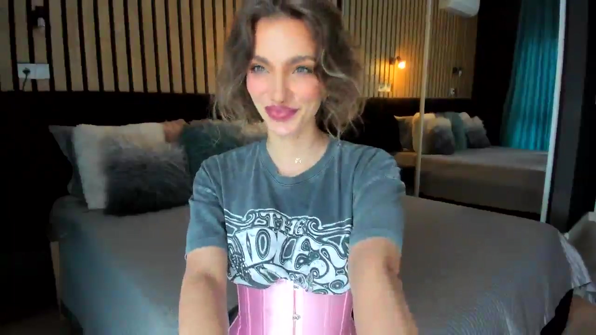 Gallery image thumbnail from lady_llama's myfreecams stream on, 03/09/2025, 15:35 image 18 of 20