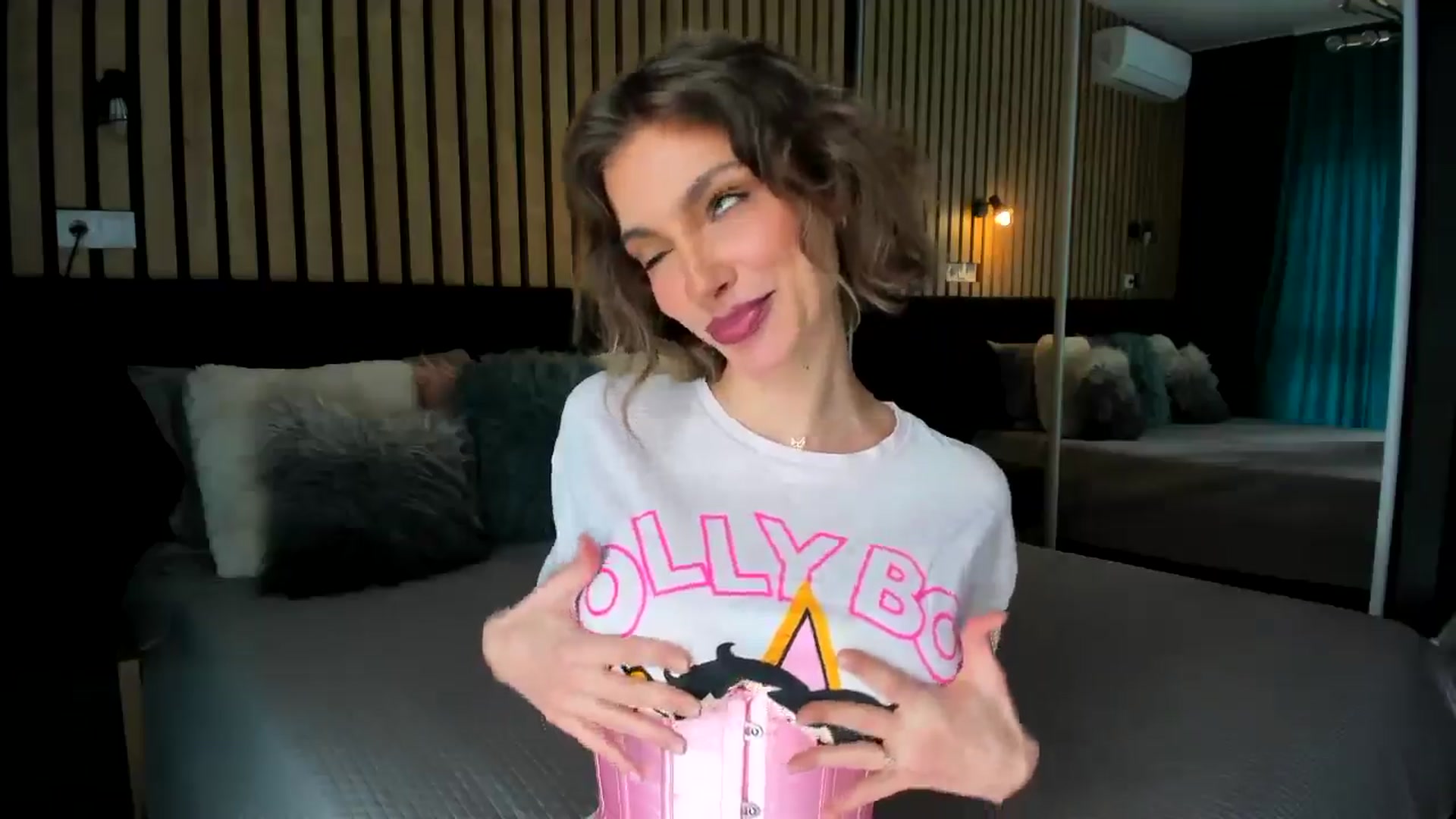 Gallery image thumbnail from lady_llama's myfreecams stream on, 03/10/2025, 16:30 image 9 of 20