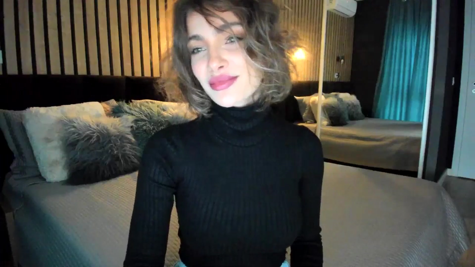 Gallery image thumbnail from lady_llama's myfreecams stream on, 04/02/2025, 15:27 image 4 of 20