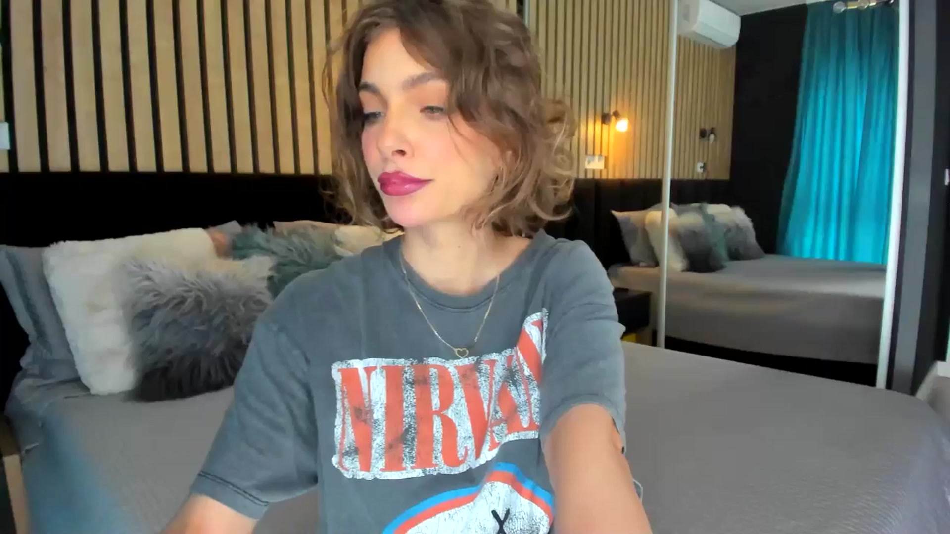 Gallery image thumbnail from lady_llama's myfreecams stream on, 04/03/2025, 10:53 image 9 of 20