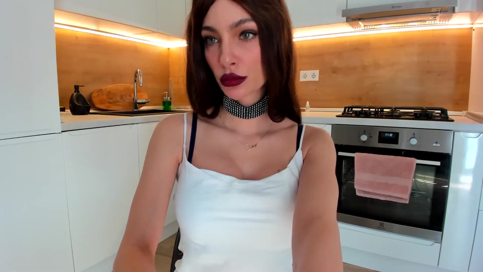 Gallery image thumbnail from lady_llama's myfreecams stream on, 04/16/2025, 14:57 image 10 of 20