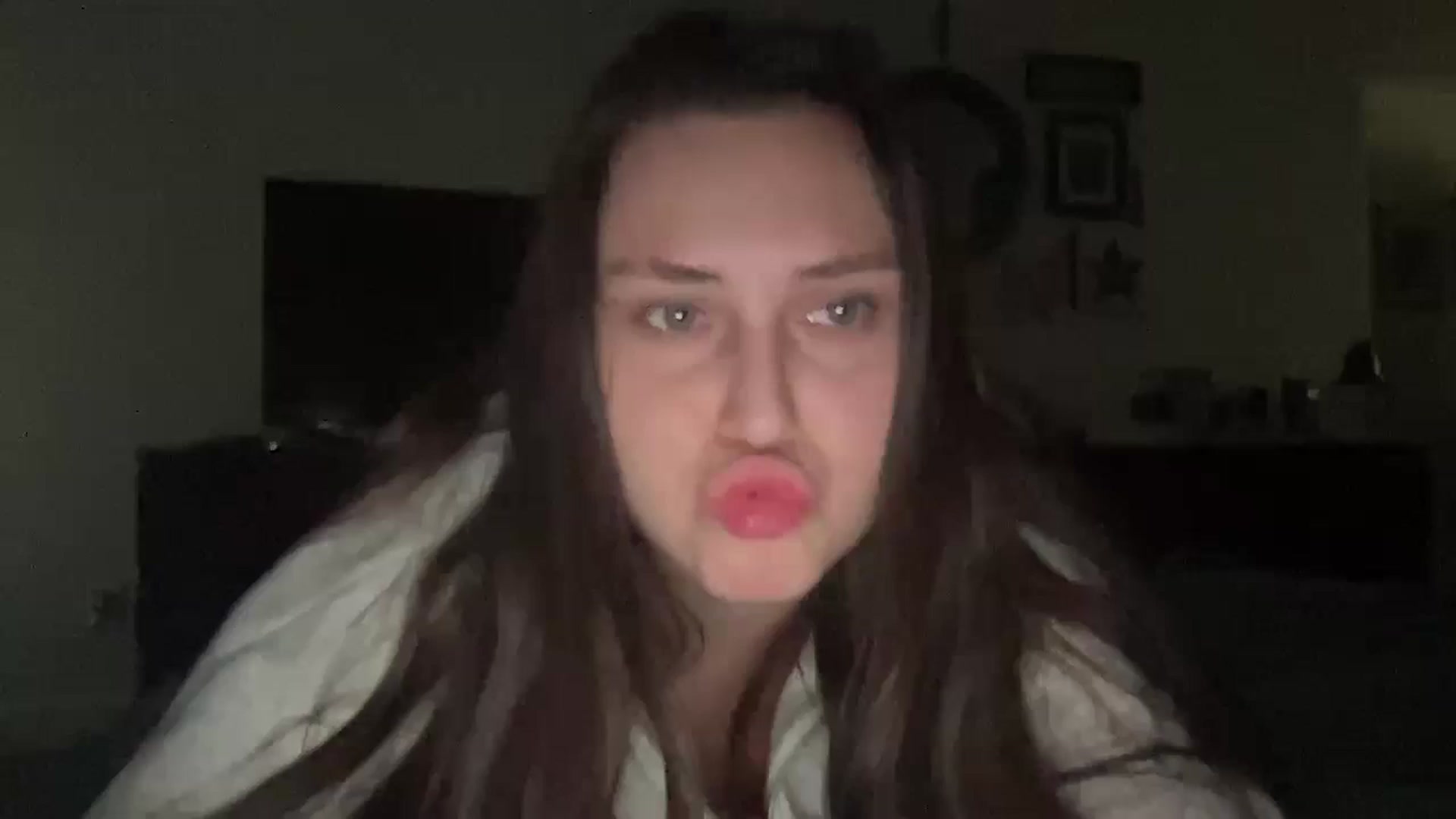 Gallery image thumbnail from lana2437's myfreecams stream on, 08/25/2024, 21:09 image 3 of 20
