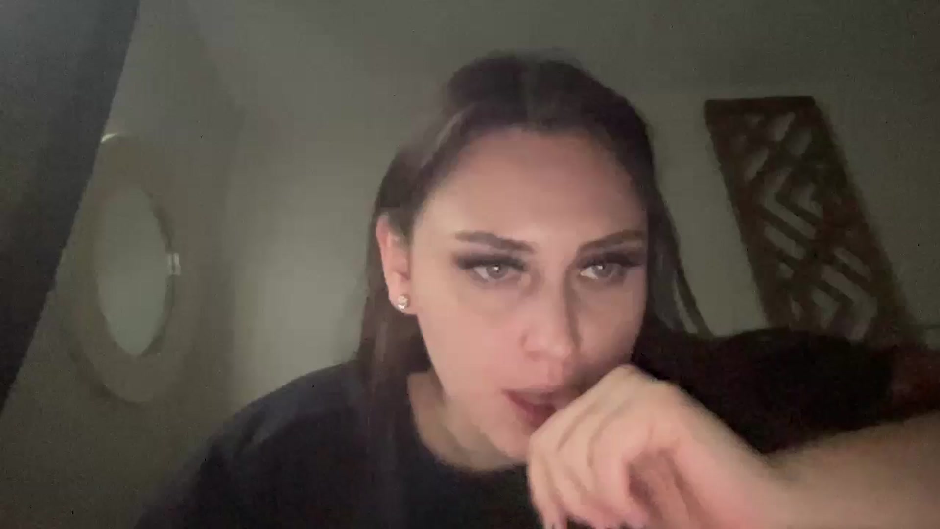 Gallery image thumbnail from lana2437's myfreecams stream on, 08/26/2024, 18:07 image 7 of 20