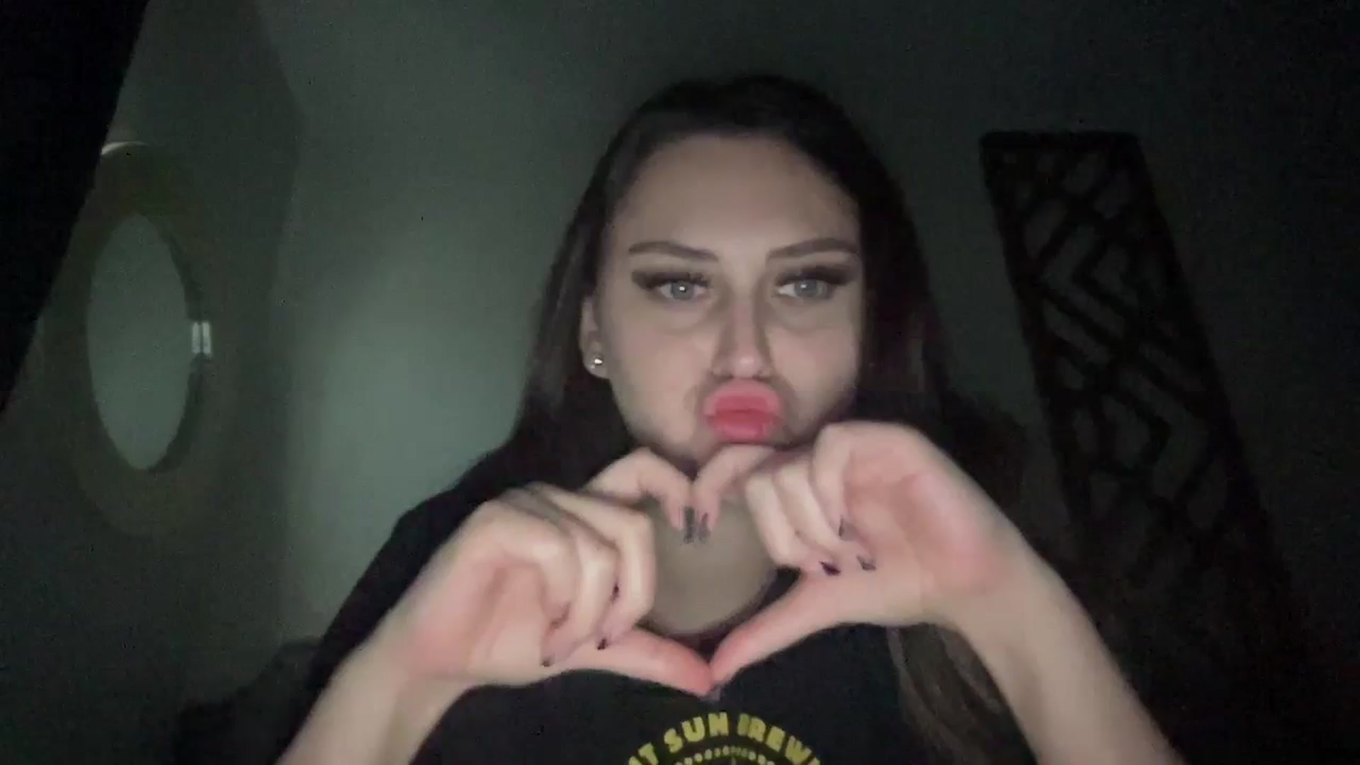 Gallery image thumbnail from lana2437's myfreecams stream on, 08/26/2024, 18:07 image 14 of 20