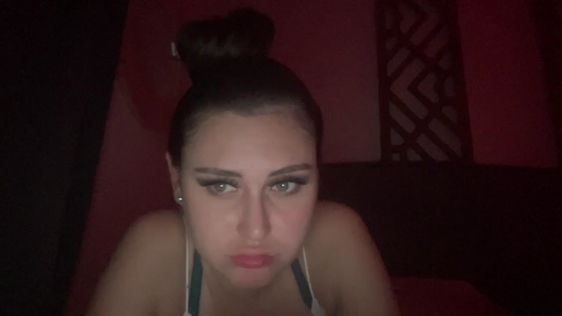 Gallery image thumbnail from lana2437's myfreecams stream on, 08/27/2024, 10:01 image 8 of 20