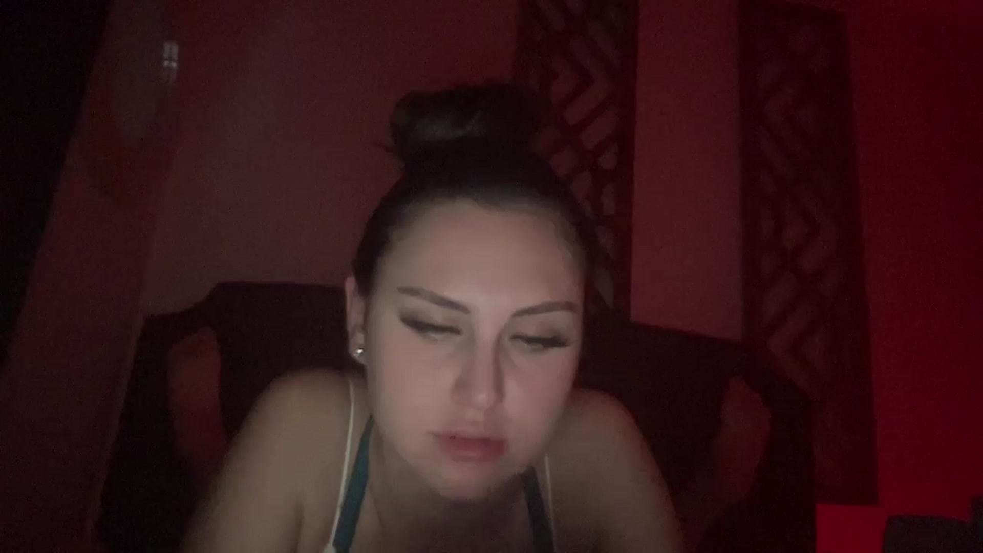 Gallery image thumbnail from lana2437's myfreecams stream on, 08/27/2024, 10:01 image 11 of 20