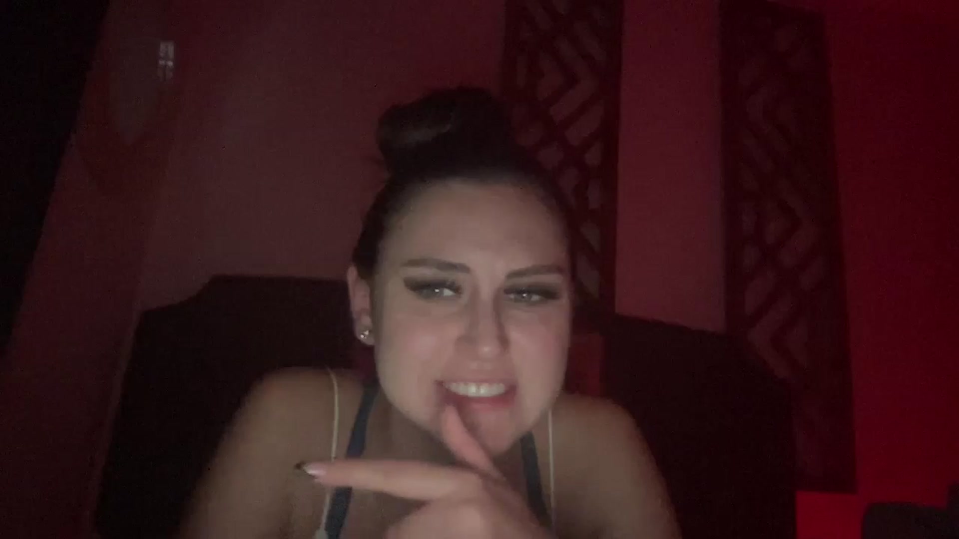 Gallery image thumbnail from lana2437's myfreecams stream on, 08/27/2024, 10:01 image 12 of 20