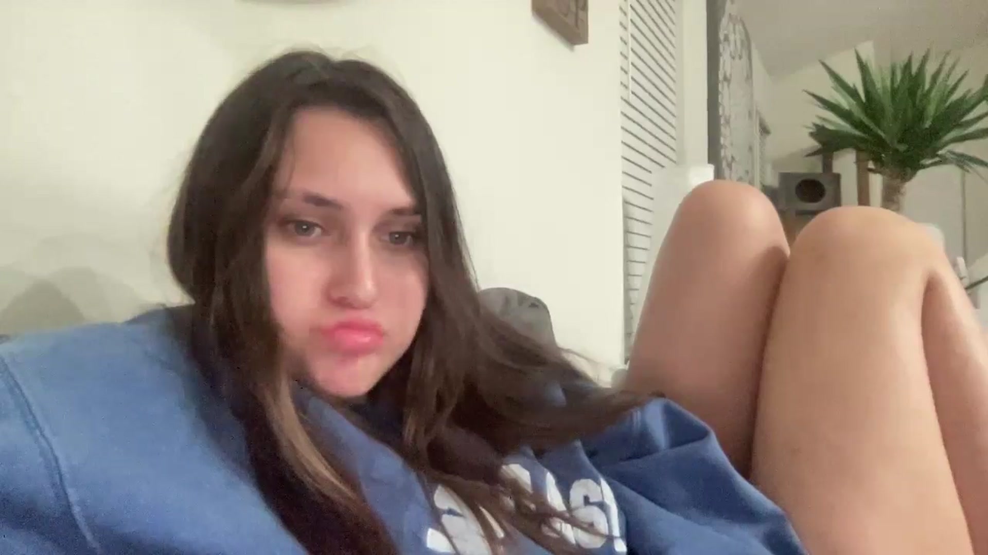 Gallery image thumbnail from lana2437's myfreecams stream on, 09/04/2024, 07:19 image 9 of 20
