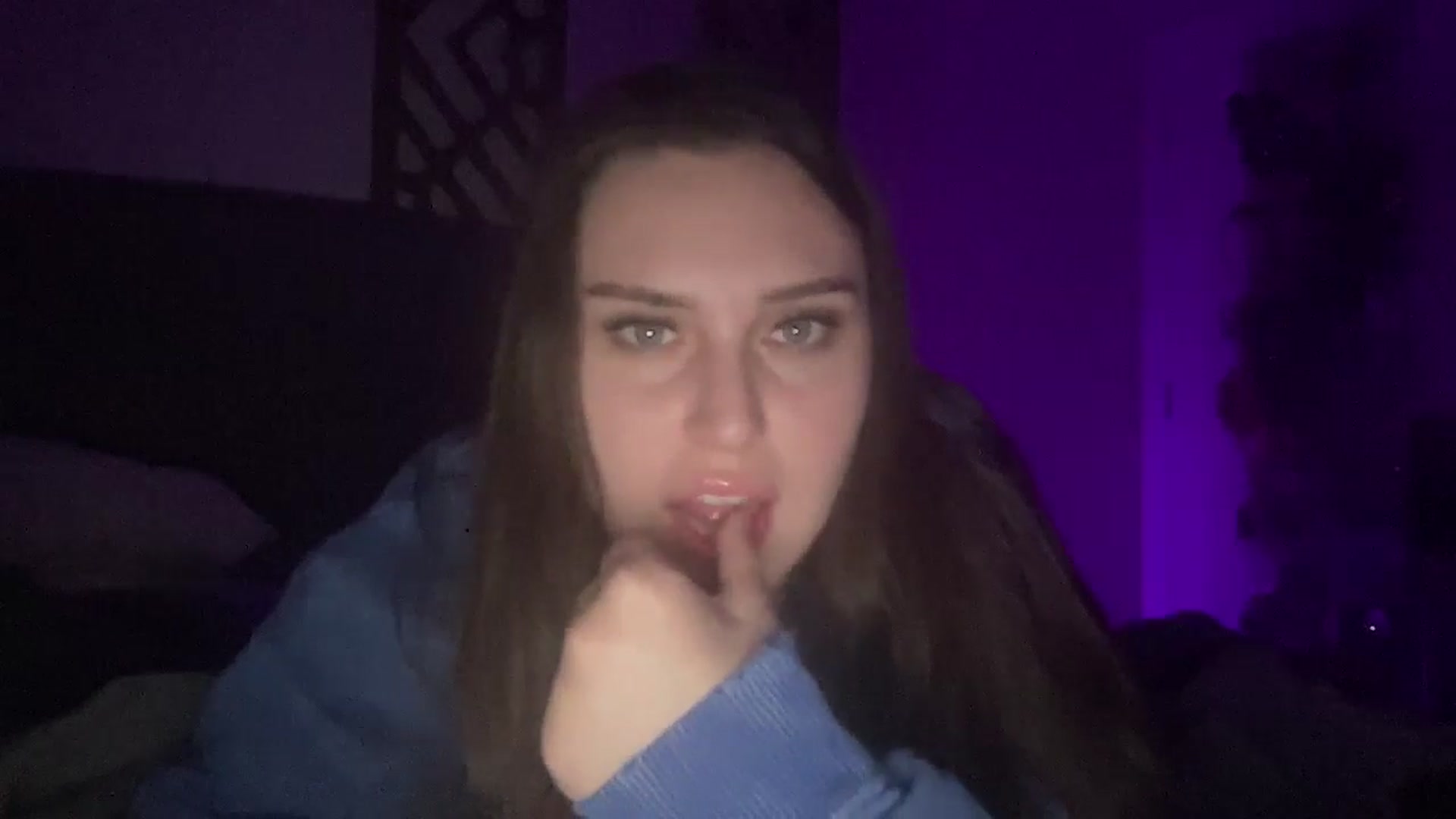 Gallery image thumbnail from lana2437's myfreecams stream on, 09/27/2024, 07:43 image 14 of 20