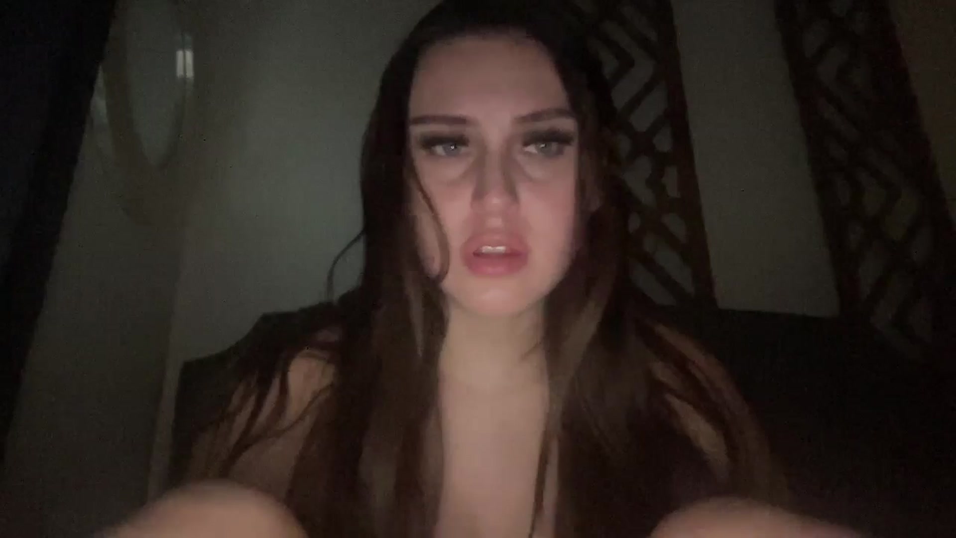Gallery image thumbnail from lana2437's myfreecams stream on, 10/05/2024, 16:02 image 6 of 20