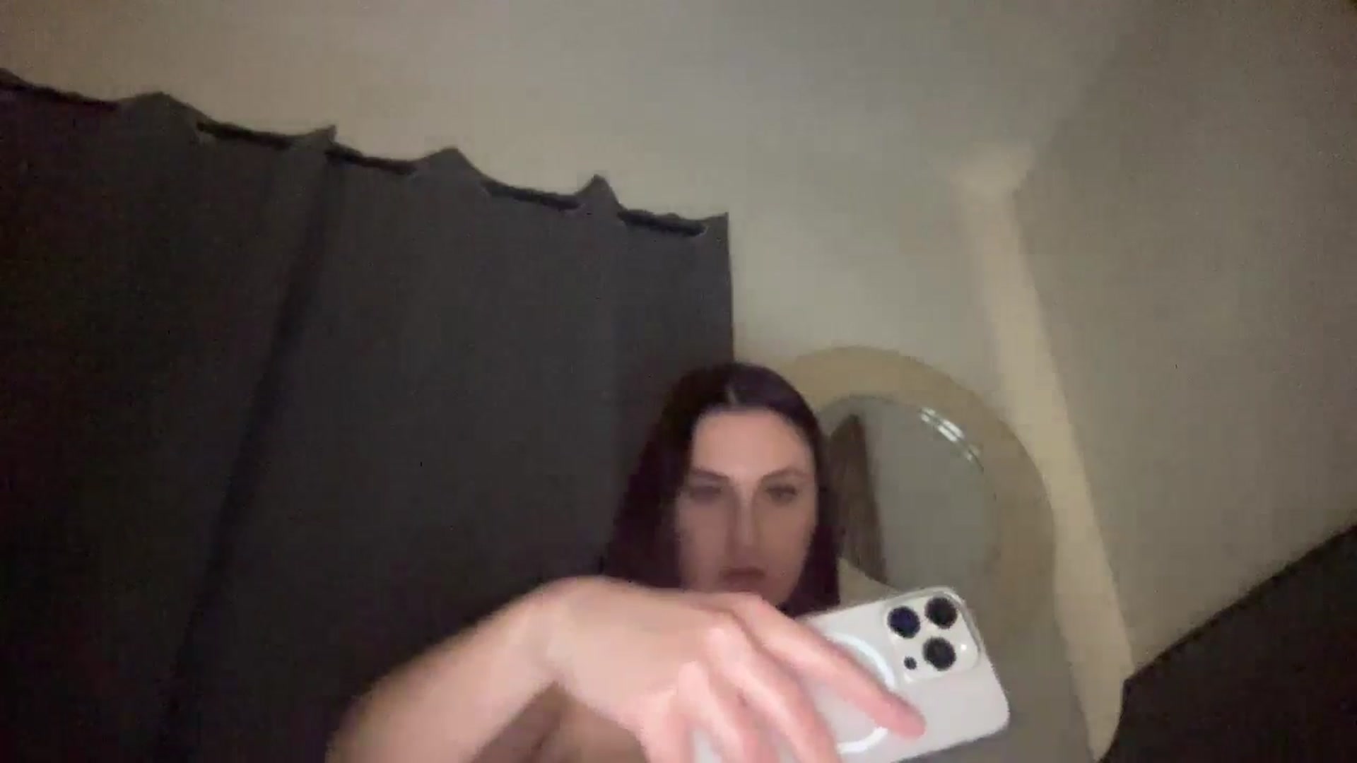 Gallery image thumbnail from lana2437's myfreecams stream on, 11/06/2024, 13:13 image 3 of 20