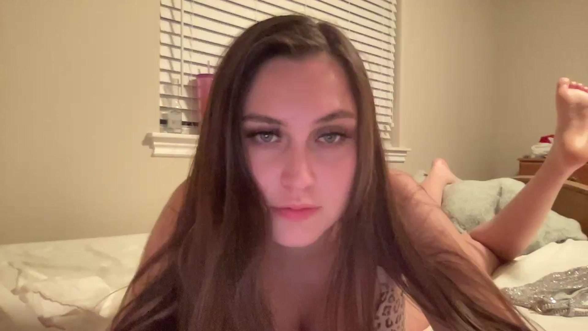 Gallery image thumbnail from lana2437's myfreecams stream on, 08/27/2025, 10:10 image 11 of 20