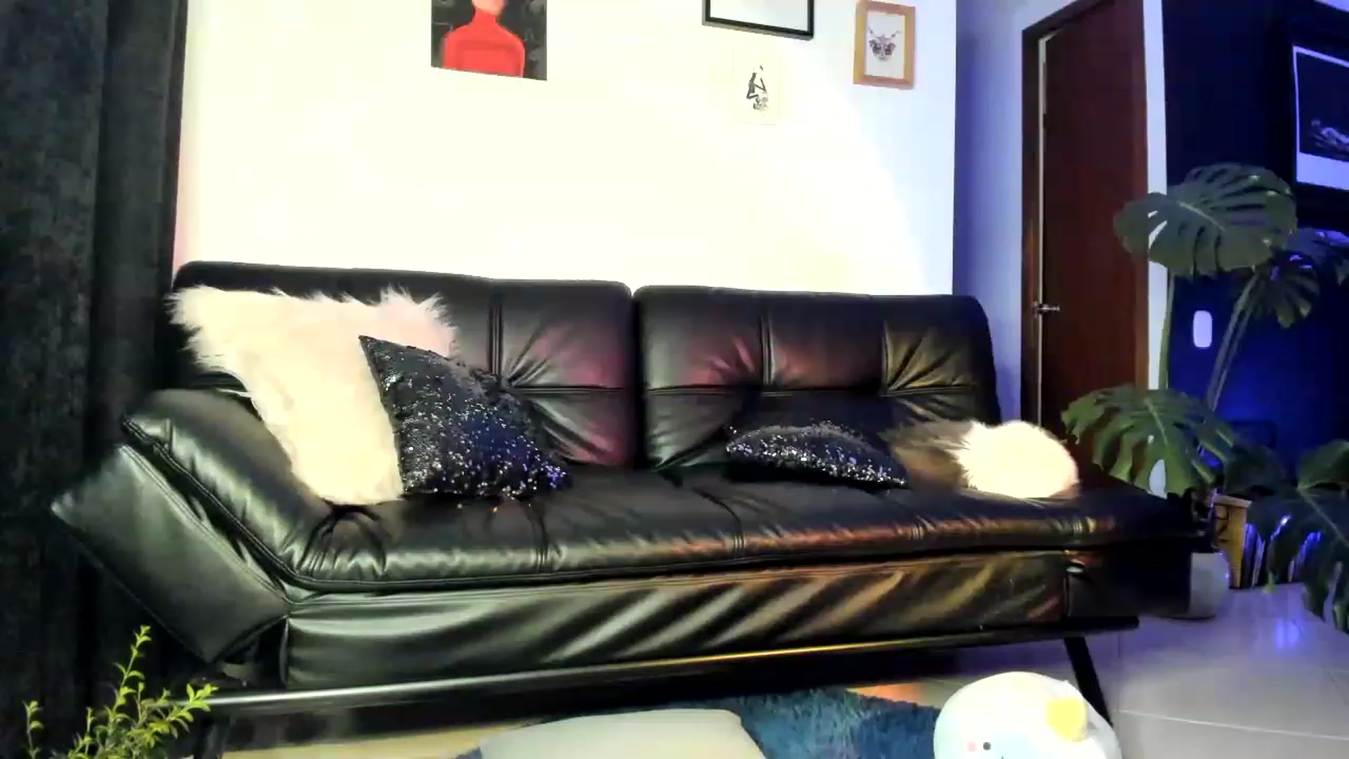 Gallery image thumbnail from lanaph's myfreecams stream on, 11/16/2022, 02:28 image 6 of 20