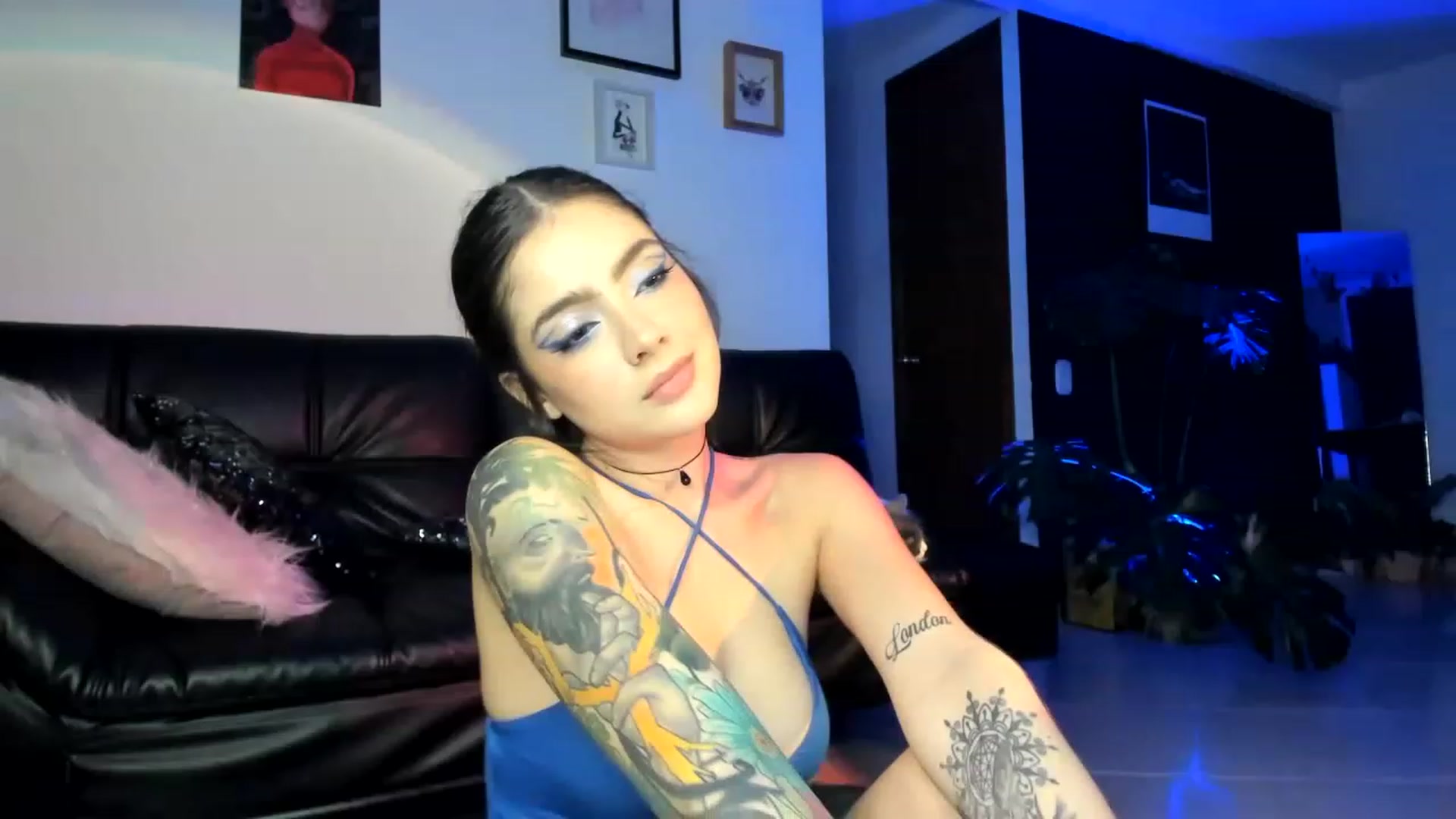 Gallery image thumbnail from lanaph's myfreecams stream on, 11/18/2022, 05:58 image 2 of 20