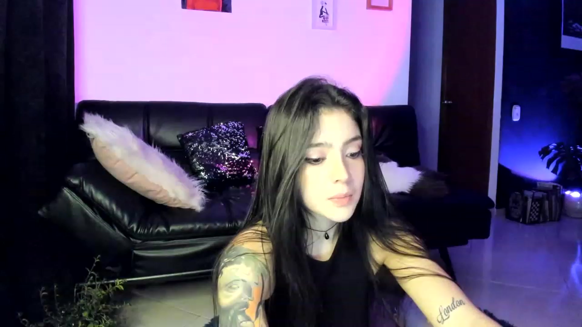 Gallery image thumbnail from lanaph's myfreecams stream on, 11/19/2022, 05:27 image 17 of 20