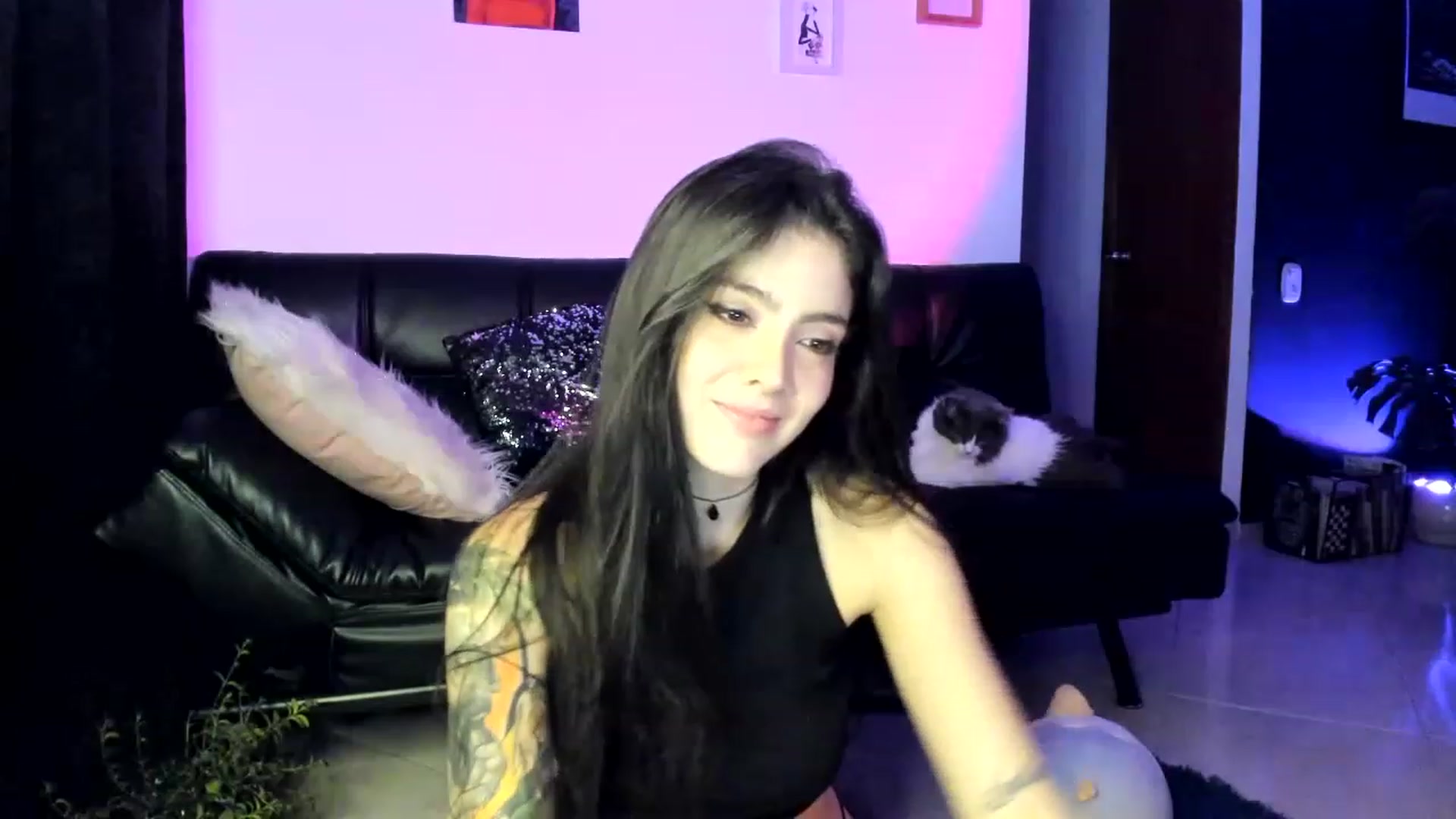 Gallery image thumbnail from lanaph's myfreecams stream on, 11/19/2022, 05:27 image 12 of 20