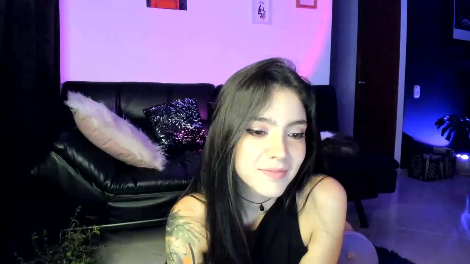 Gallery image thumbnail from lanaph's myfreecams stream on, 11/19/2022, 05:27 image 6 of 20