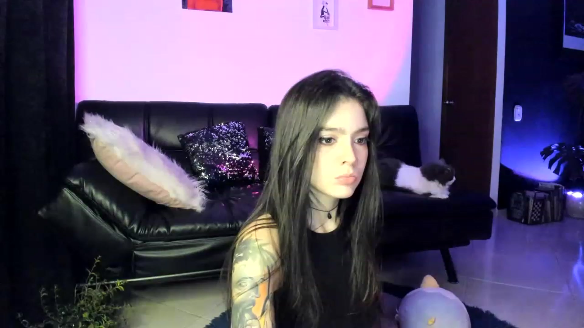 Gallery image thumbnail from lanaph's myfreecams stream on, 11/19/2022, 05:27 image 19 of 20