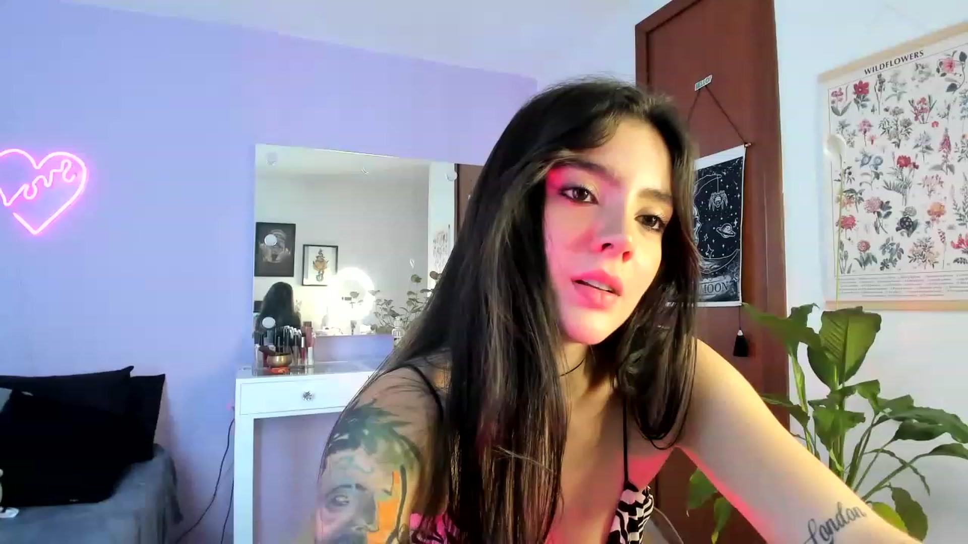 Gallery image thumbnail from lanaph's myfreecams stream on, 11/22/2022, 18:49 image 19 of 20