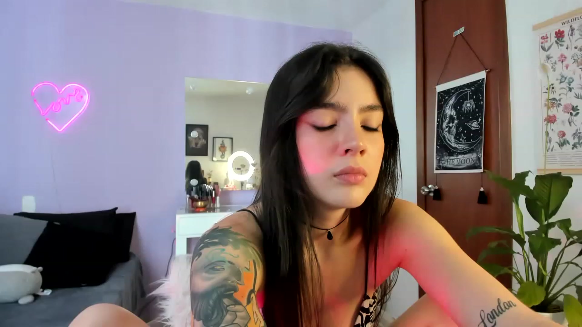 Gallery image thumbnail from lanaph's myfreecams stream on, 11/22/2022, 18:49 image 13 of 20