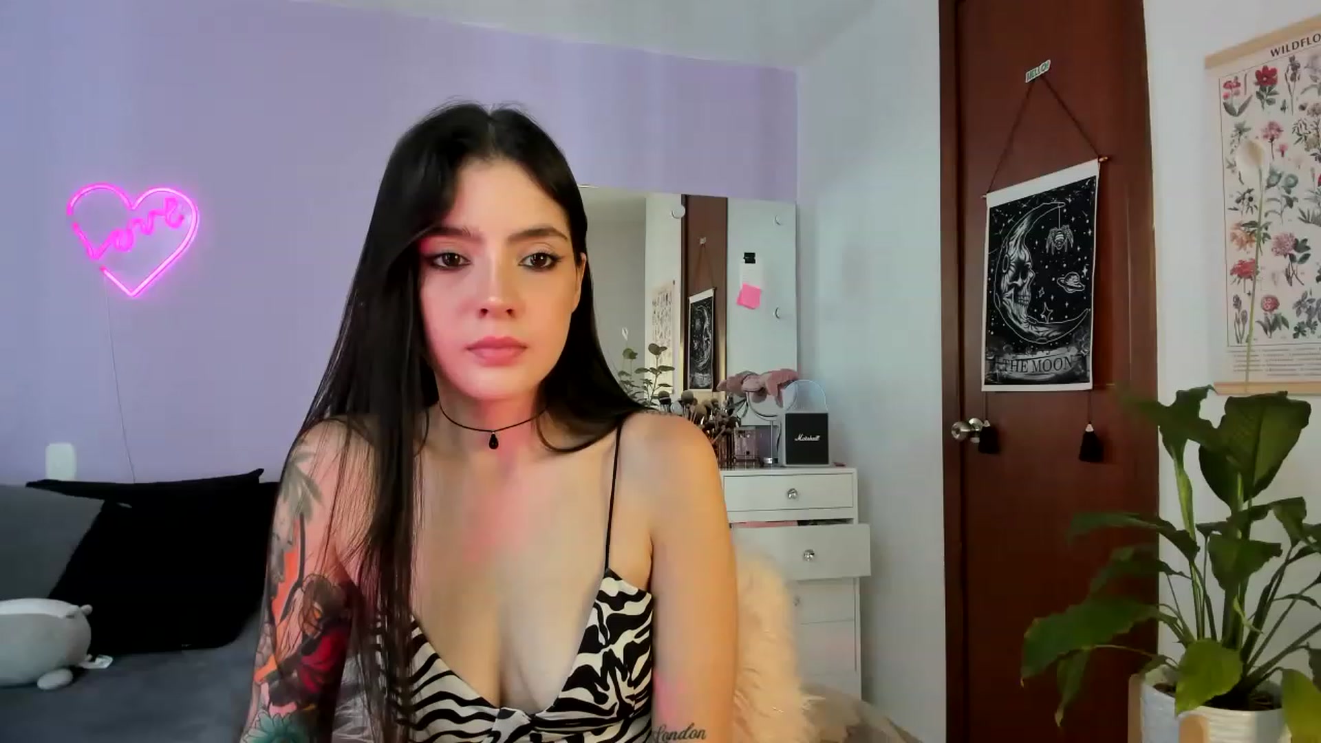 Gallery image thumbnail from lanaph's myfreecams stream on, 11/22/2022, 18:49 image 6 of 20