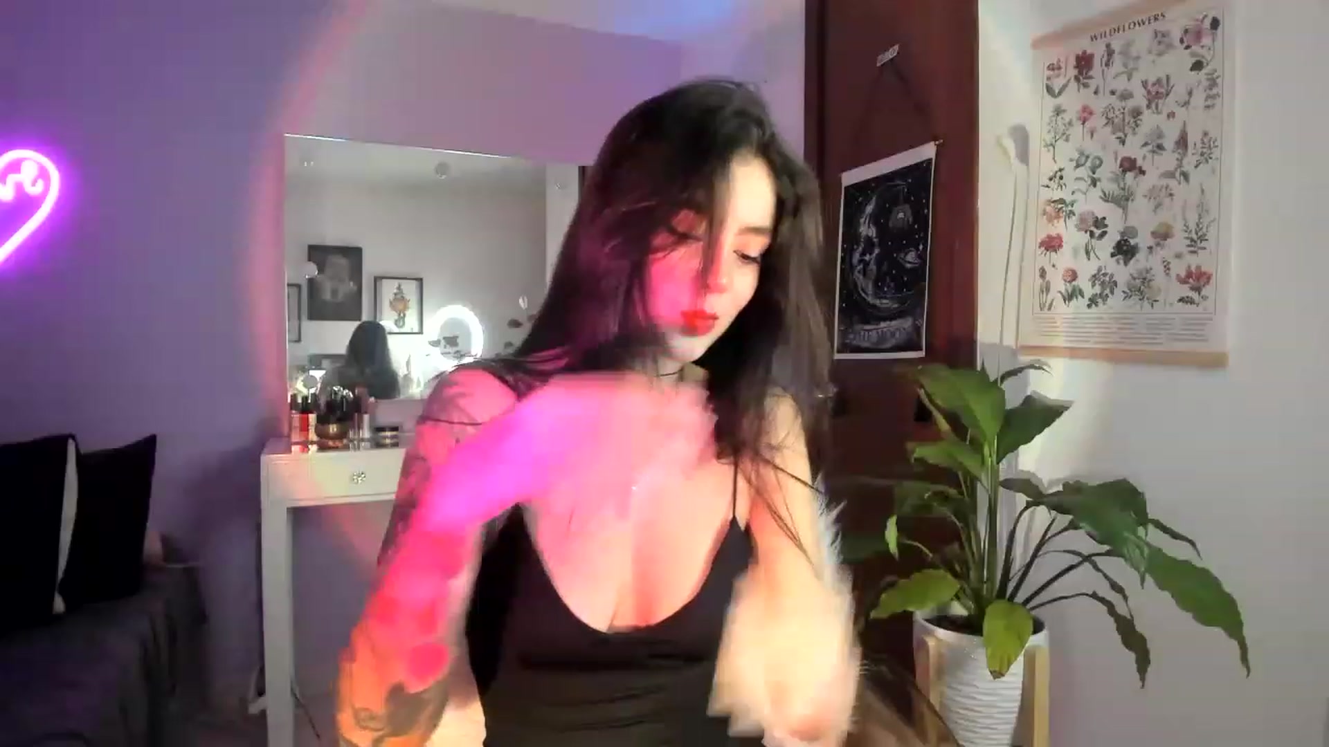 Gallery image thumbnail from lanaph's myfreecams stream on, 11/29/2022, 05:03 image 19 of 20