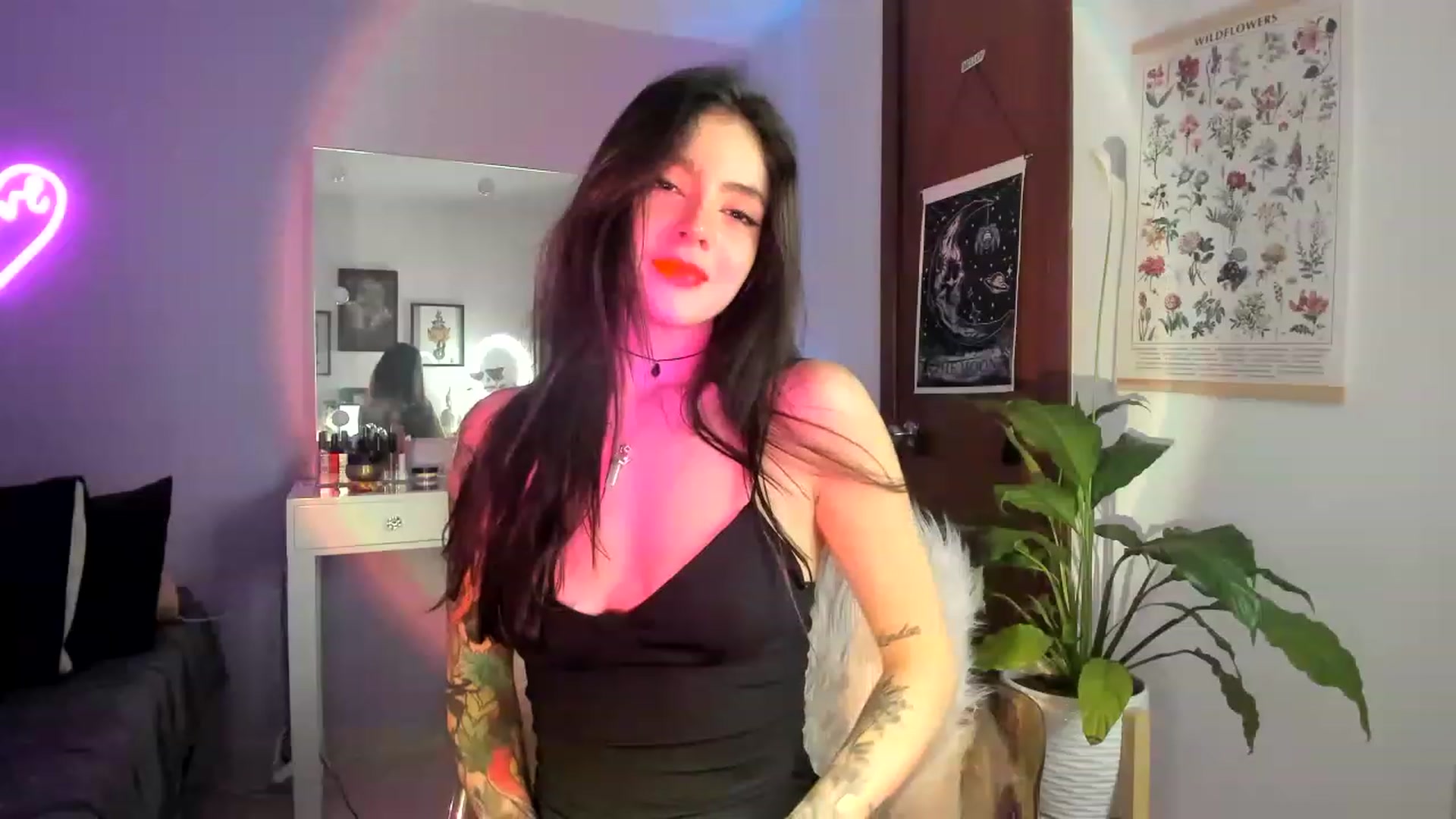 Gallery image thumbnail from lanaph's myfreecams stream on, 11/29/2022, 05:03 image 12 of 20
