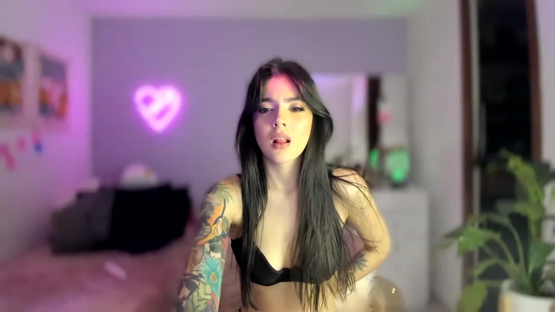 Gallery image thumbnail from lanaph's myfreecams stream on, 12/17/2022, 24:14 image 7 of 20