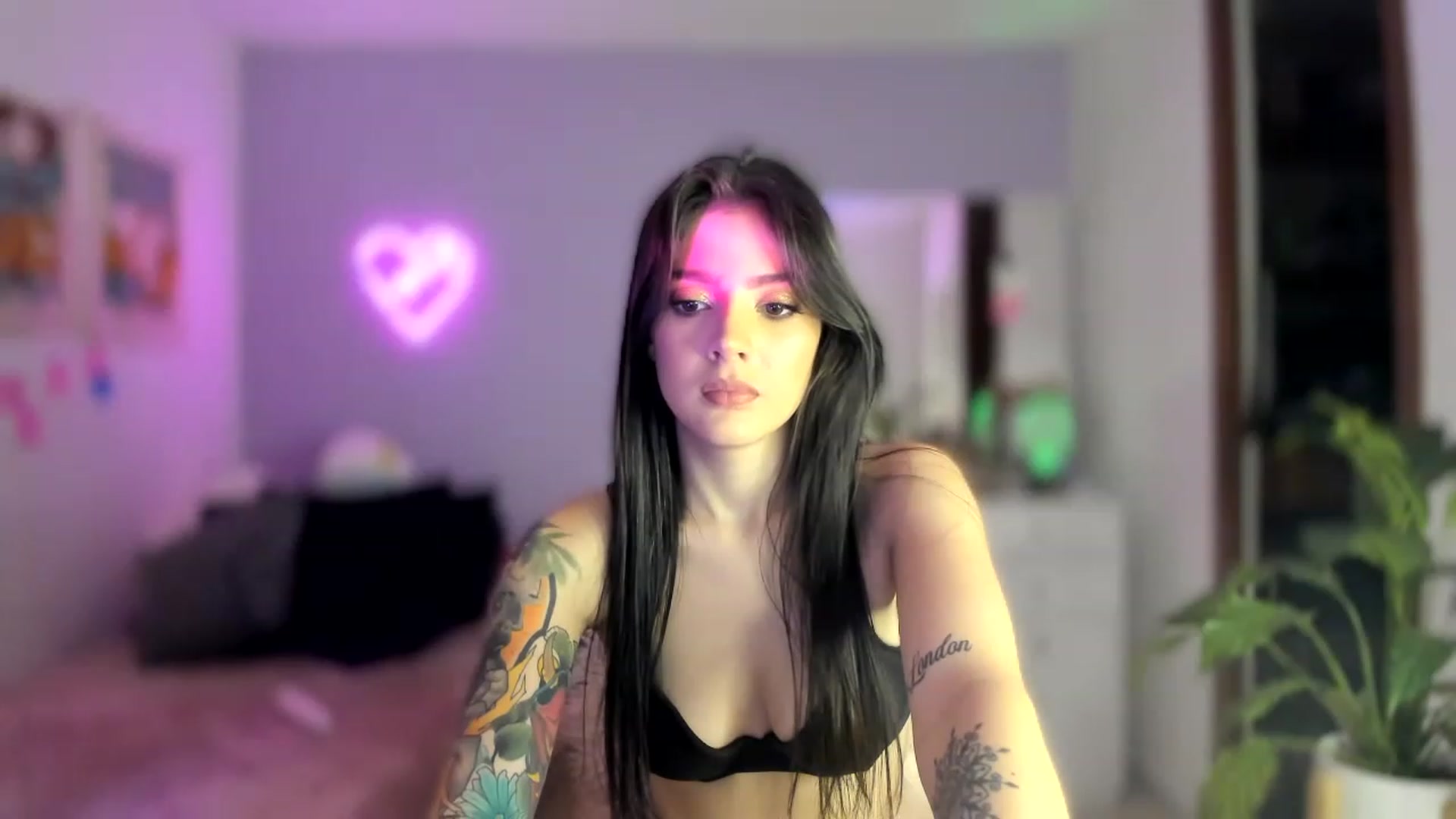Gallery image thumbnail from lanaph's myfreecams stream on, 12/17/2022, 24:14 image 14 of 20