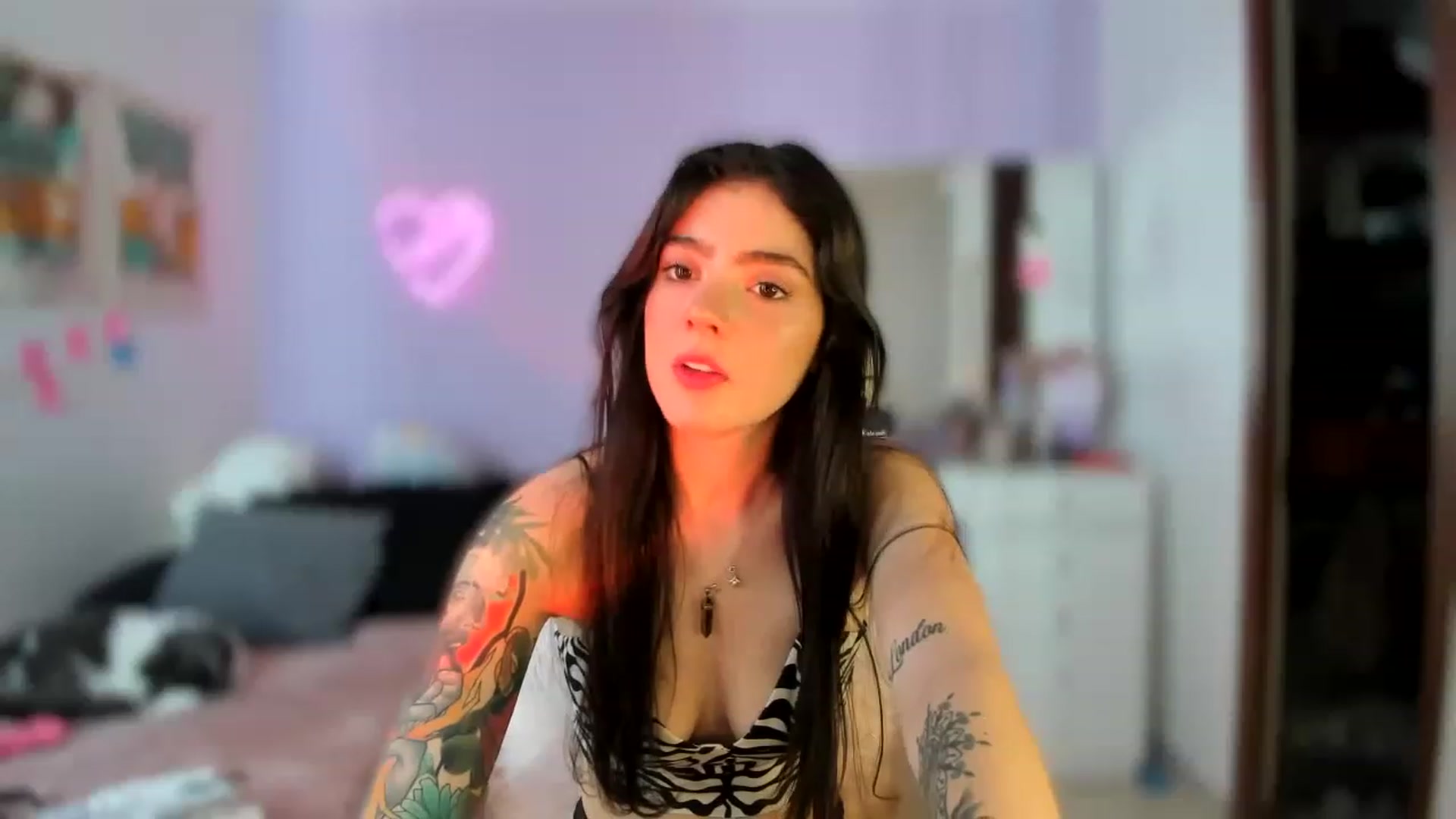 Gallery image thumbnail from lanaph's myfreecams stream on, 12/23/2022, 17:32 image 9 of 20