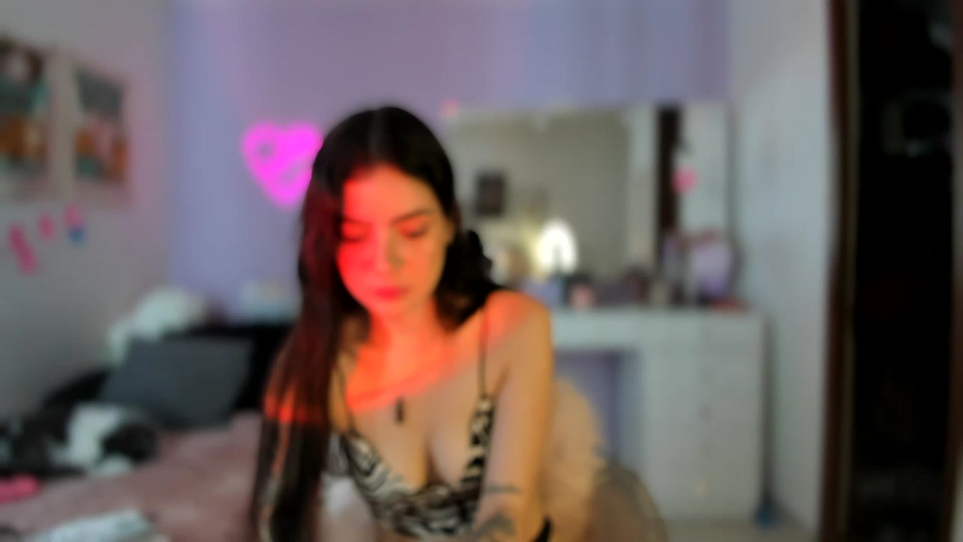 Gallery image thumbnail from lanaph's myfreecams stream on, 12/23/2022, 17:32 image 16 of 20