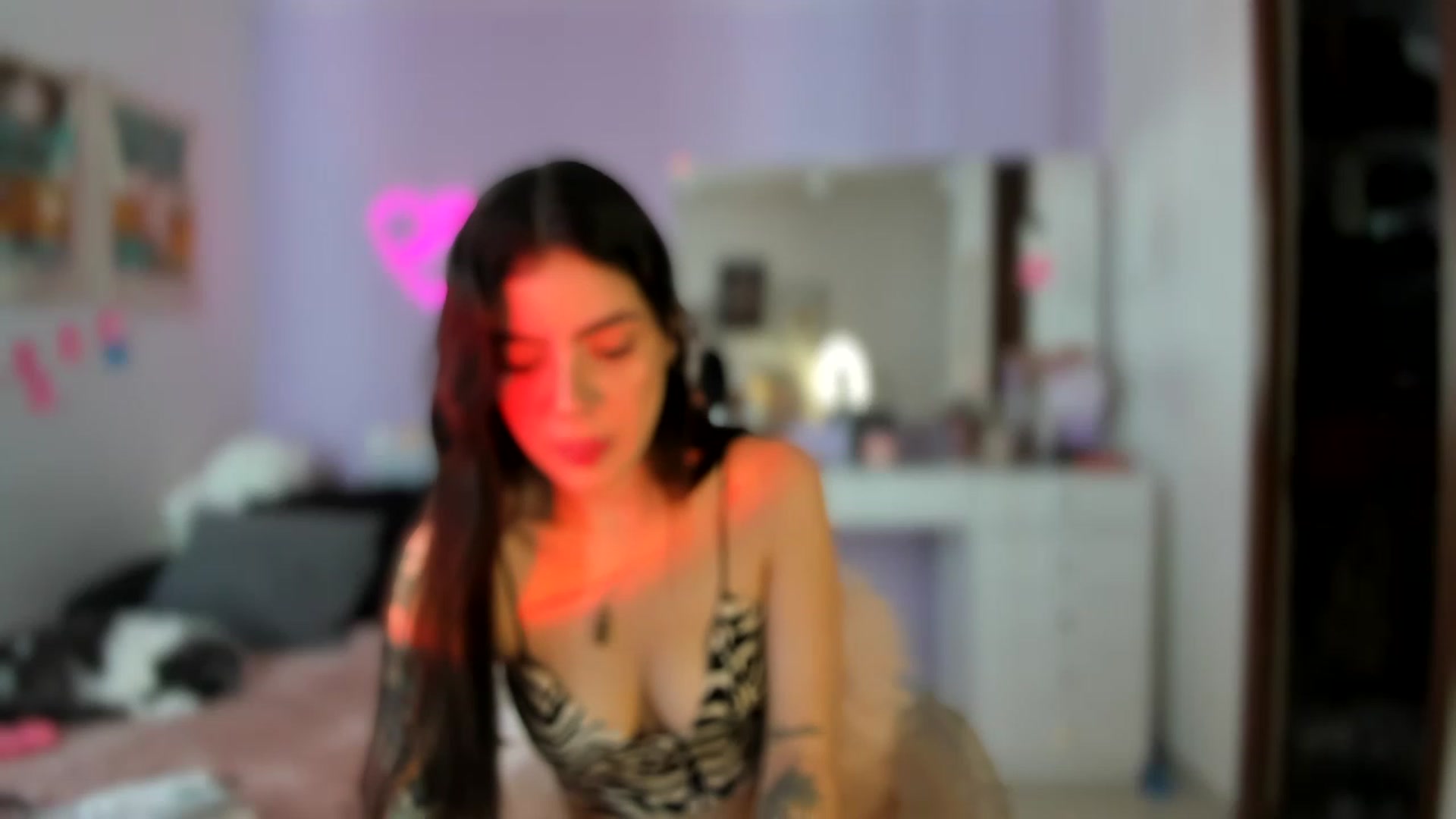 Gallery image thumbnail from lanaph's myfreecams stream on, 12/23/2022, 17:32 image 20 of 20