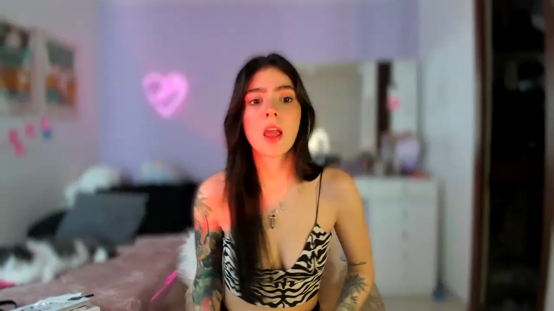 Gallery image thumbnail from lanaph's myfreecams stream on, 12/23/2022, 17:32 image 3 of 20