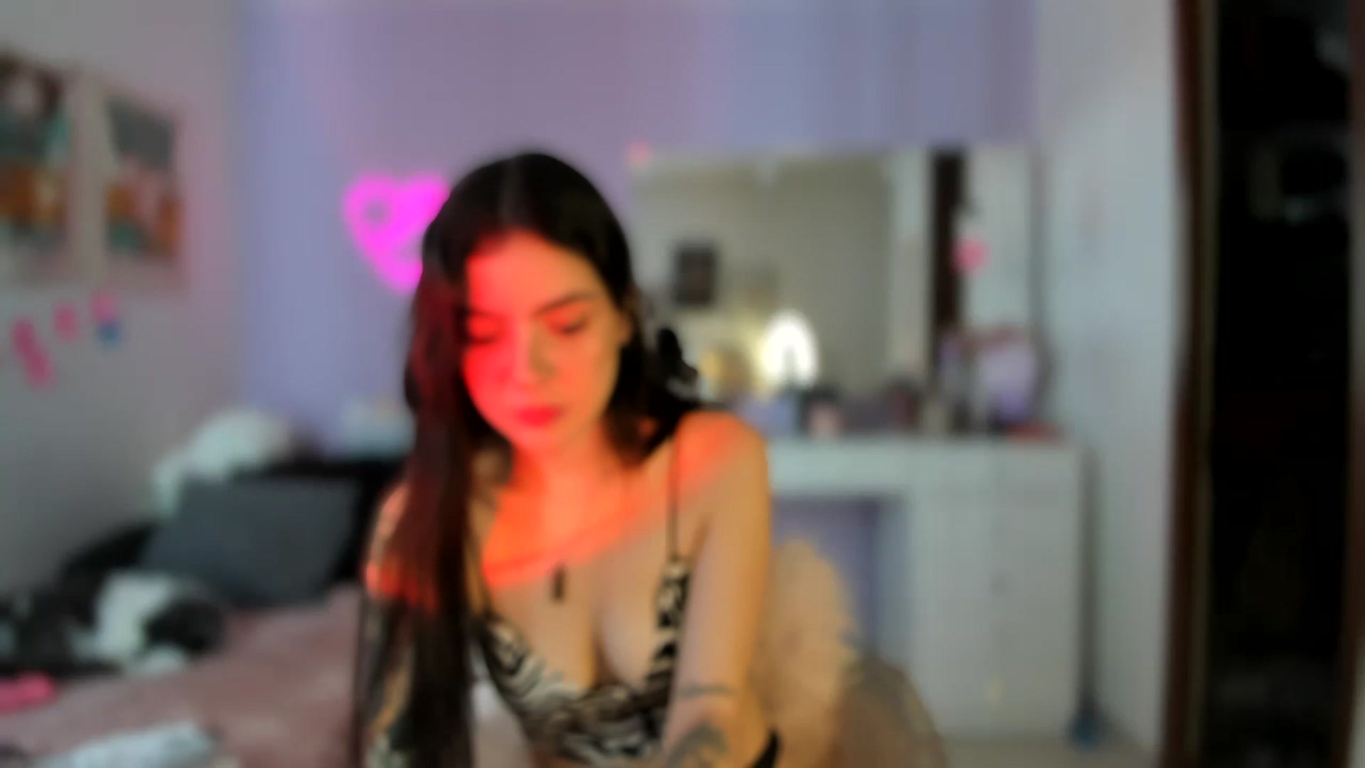 Gallery image thumbnail from lanaph's myfreecams stream on, 12/23/2022, 17:32 image 17 of 20