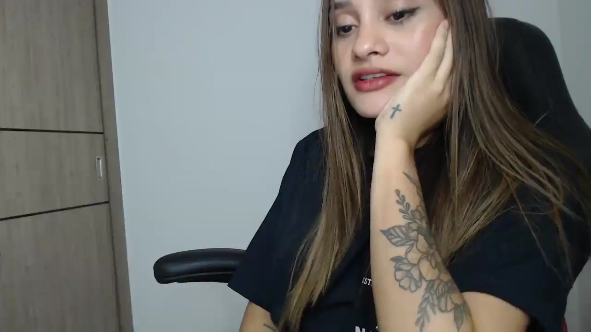 Gallery image thumbnail from lanawinters1's myfreecams stream on, 11/26/2024, 08:02 image 3 of 20