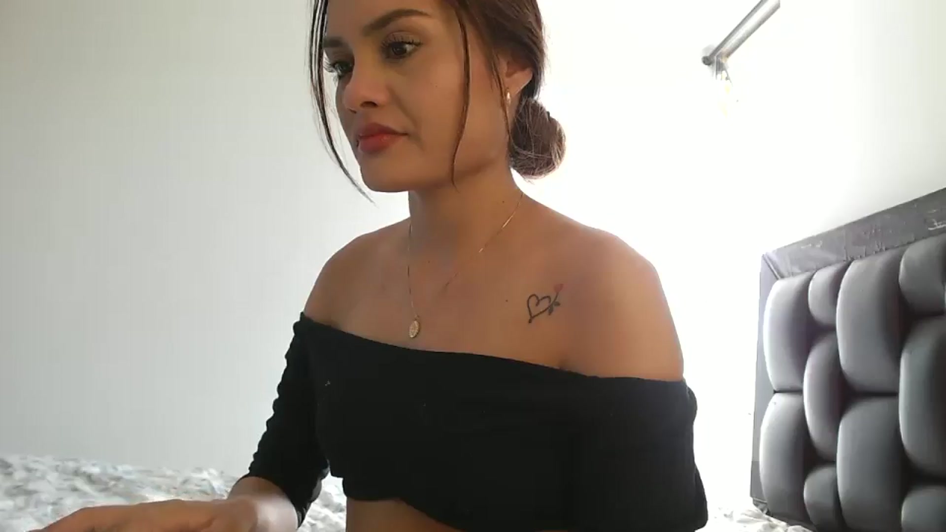 Gallery image thumbnail from lanawinters1's myfreecams stream on, 01/06/2025, 14:06 image 18 of 20
