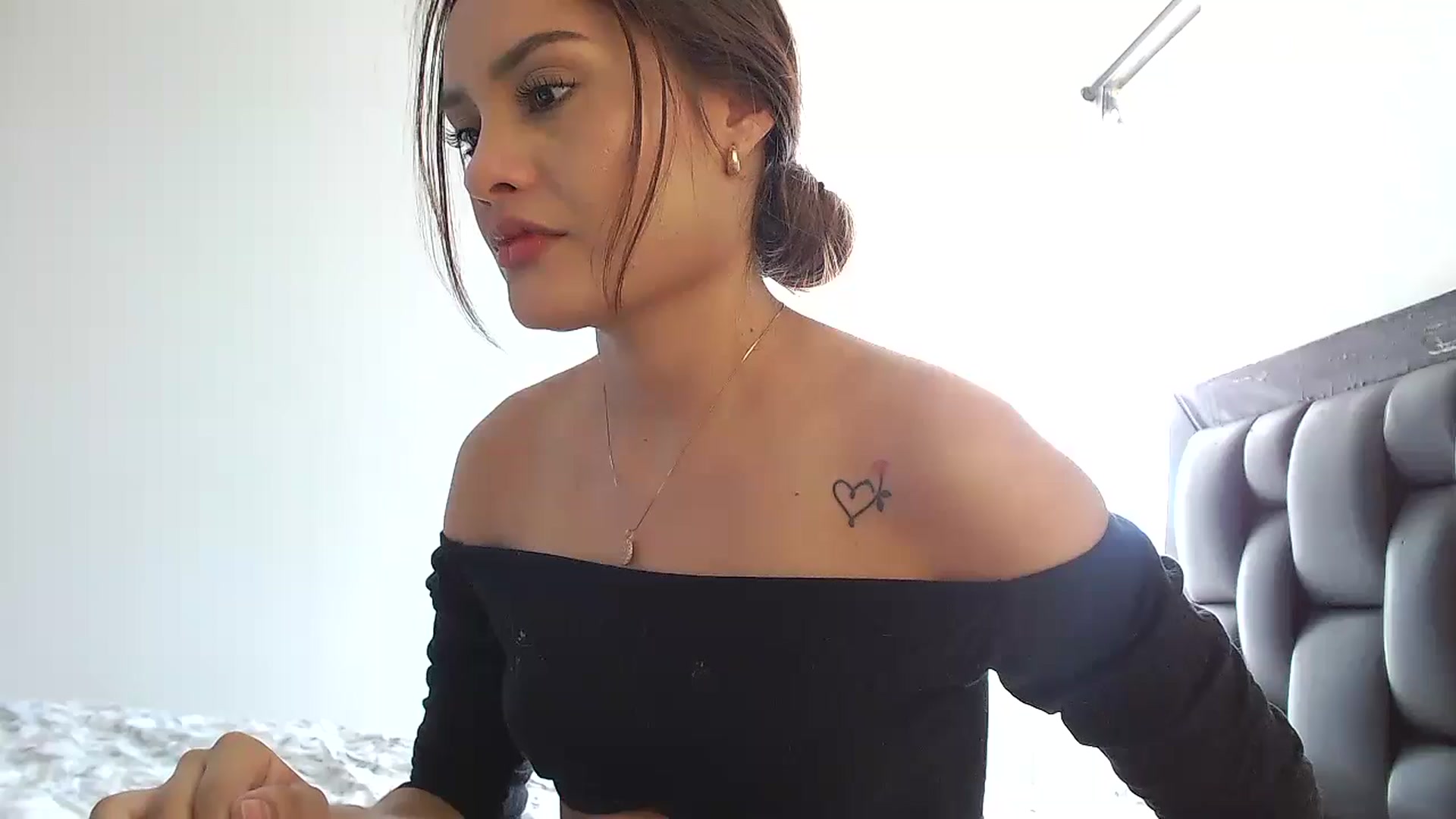 Gallery image thumbnail from lanawinters1's myfreecams stream on, 01/06/2025, 14:06 image 14 of 20