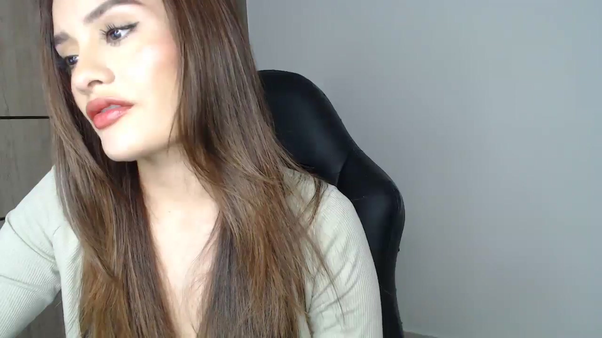 Gallery image thumbnail from lanawinters1's myfreecams stream on, 02/19/2025, 07:44 image 15 of 20