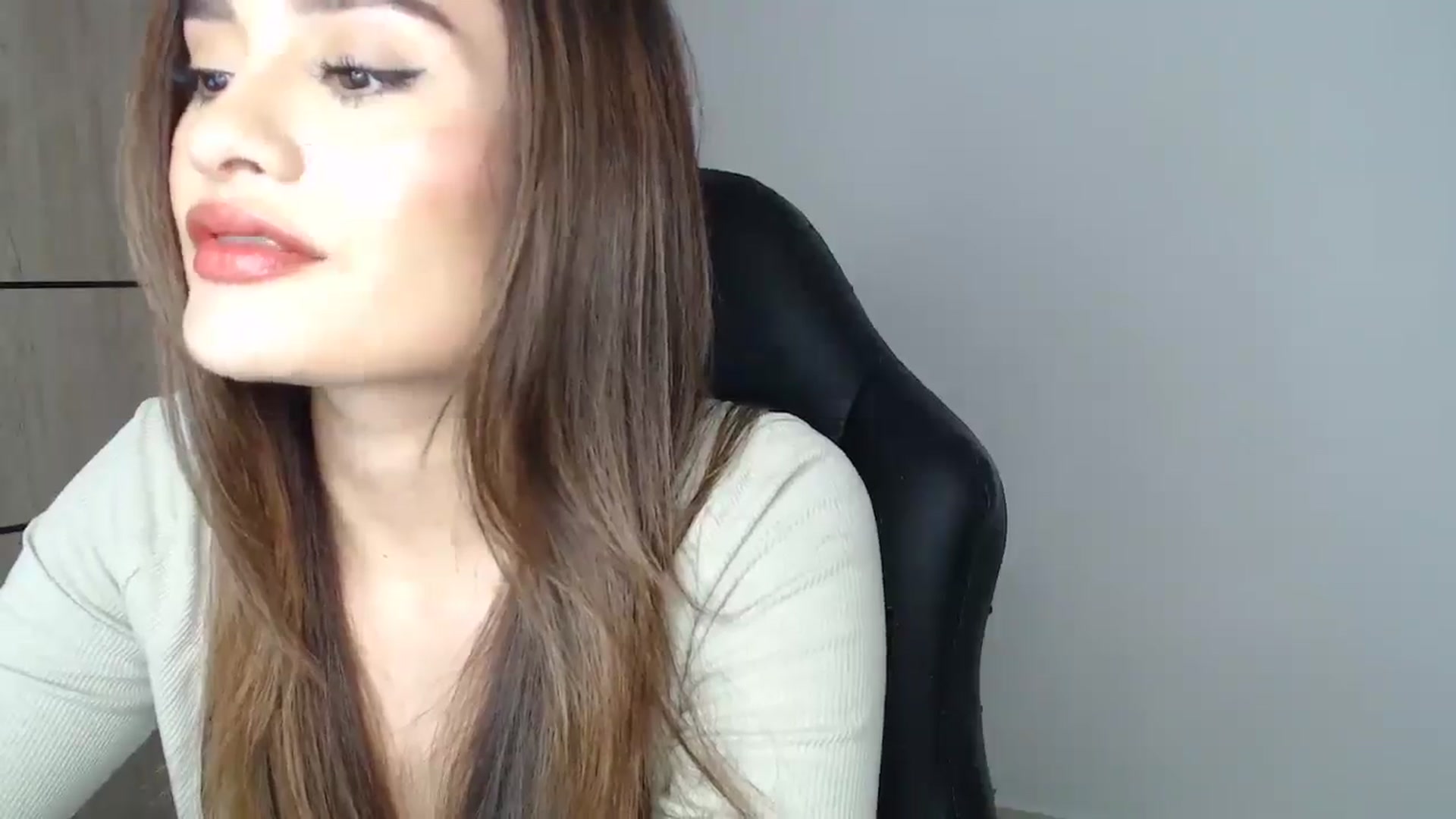 Gallery image thumbnail from lanawinters1's myfreecams stream on, 02/19/2025, 07:44 image 17 of 20