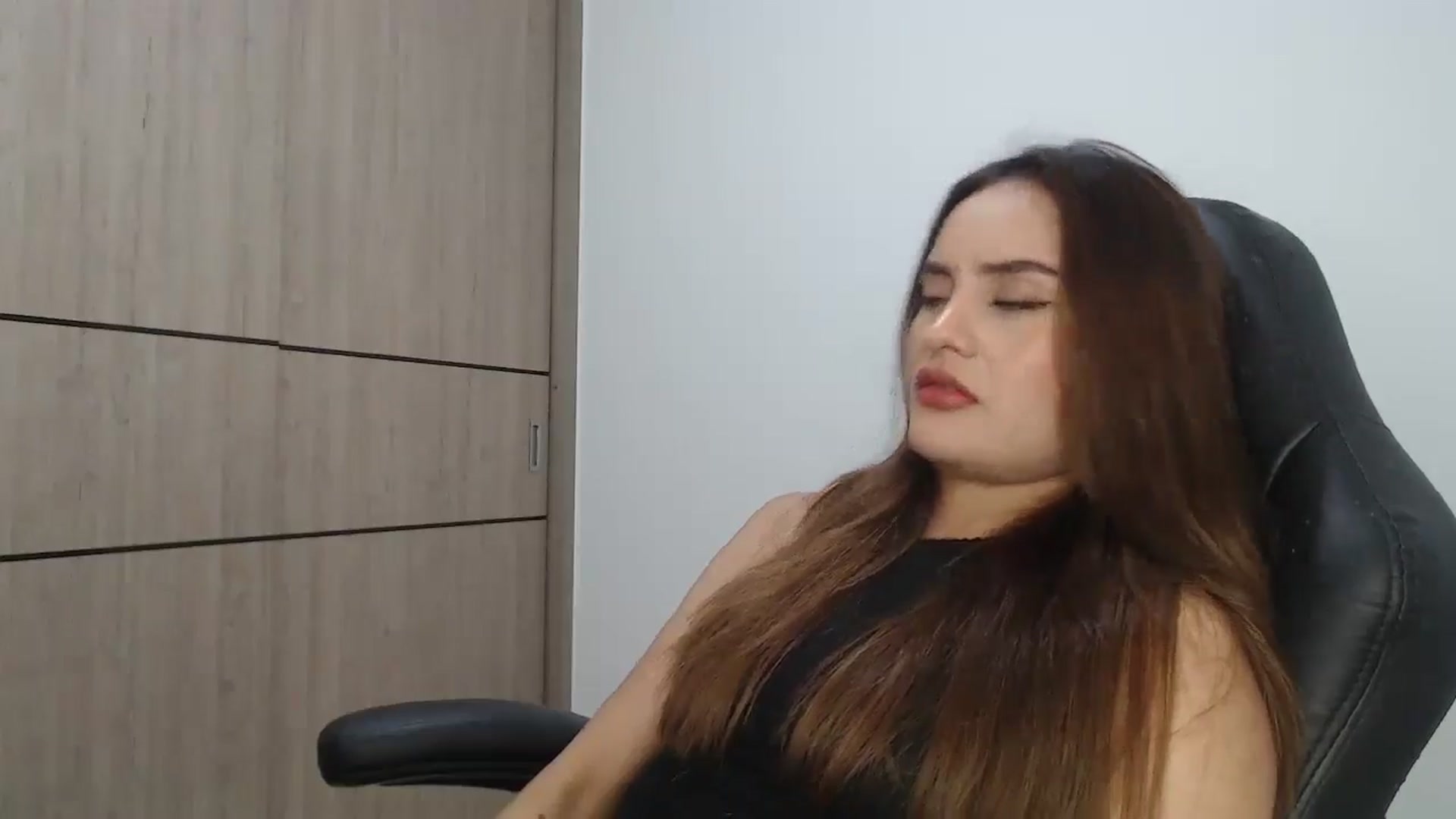 Gallery image thumbnail from lanawinters1's myfreecams stream on, 02/26/2025, 09:37 image 14 of 20