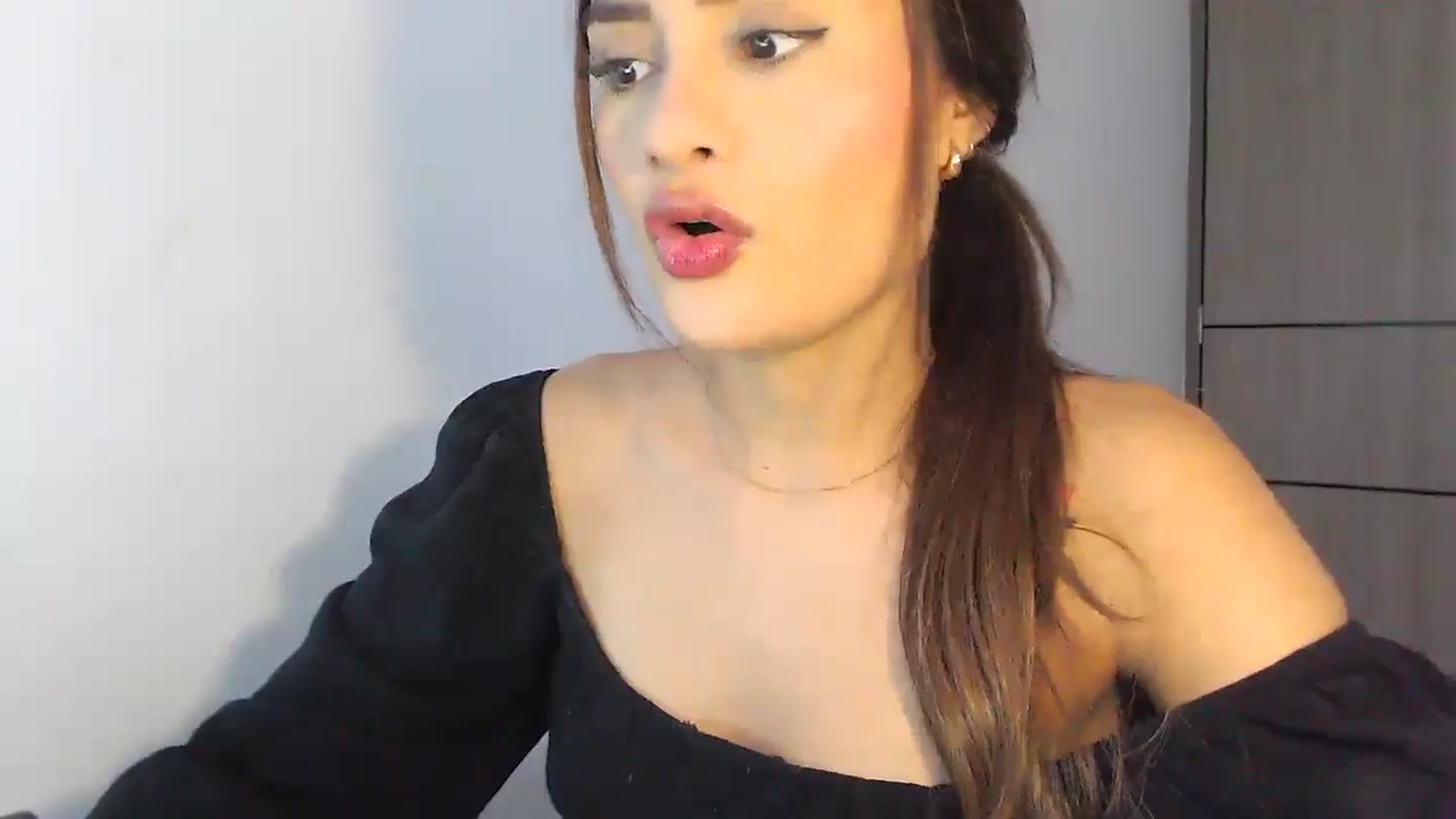 Gallery image thumbnail from lanawinters1's myfreecams stream on, 04/06/2025, 14:23 image 18 of 20