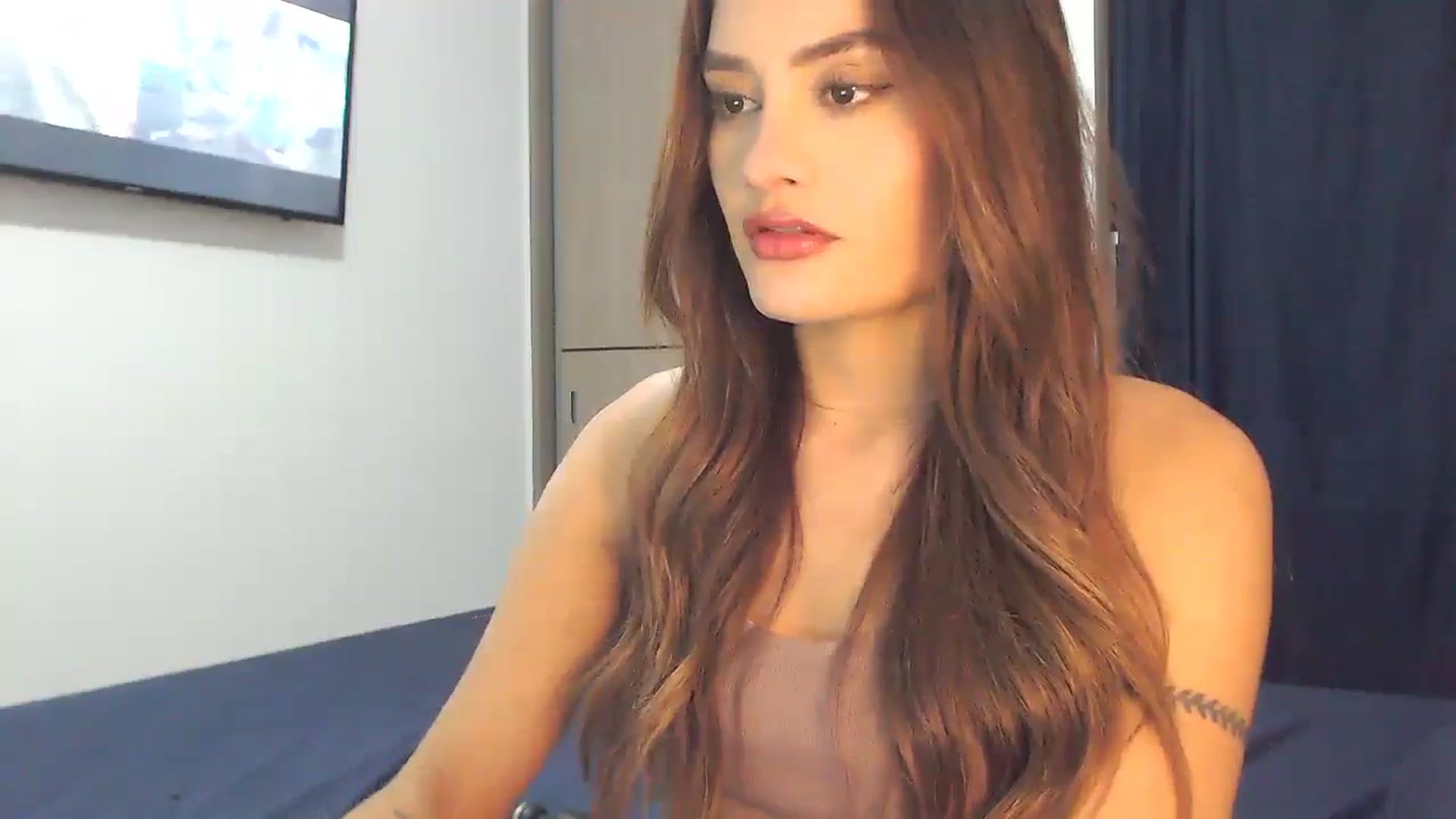 Gallery image thumbnail from lanawinters1's myfreecams stream on, 04/11/2025, 10:46 image 3 of 20