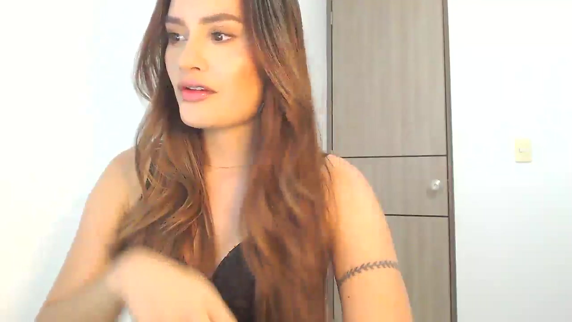 Gallery image thumbnail from lanawinters1's myfreecams stream on, 04/16/2025, 09:05 image 6 of 20