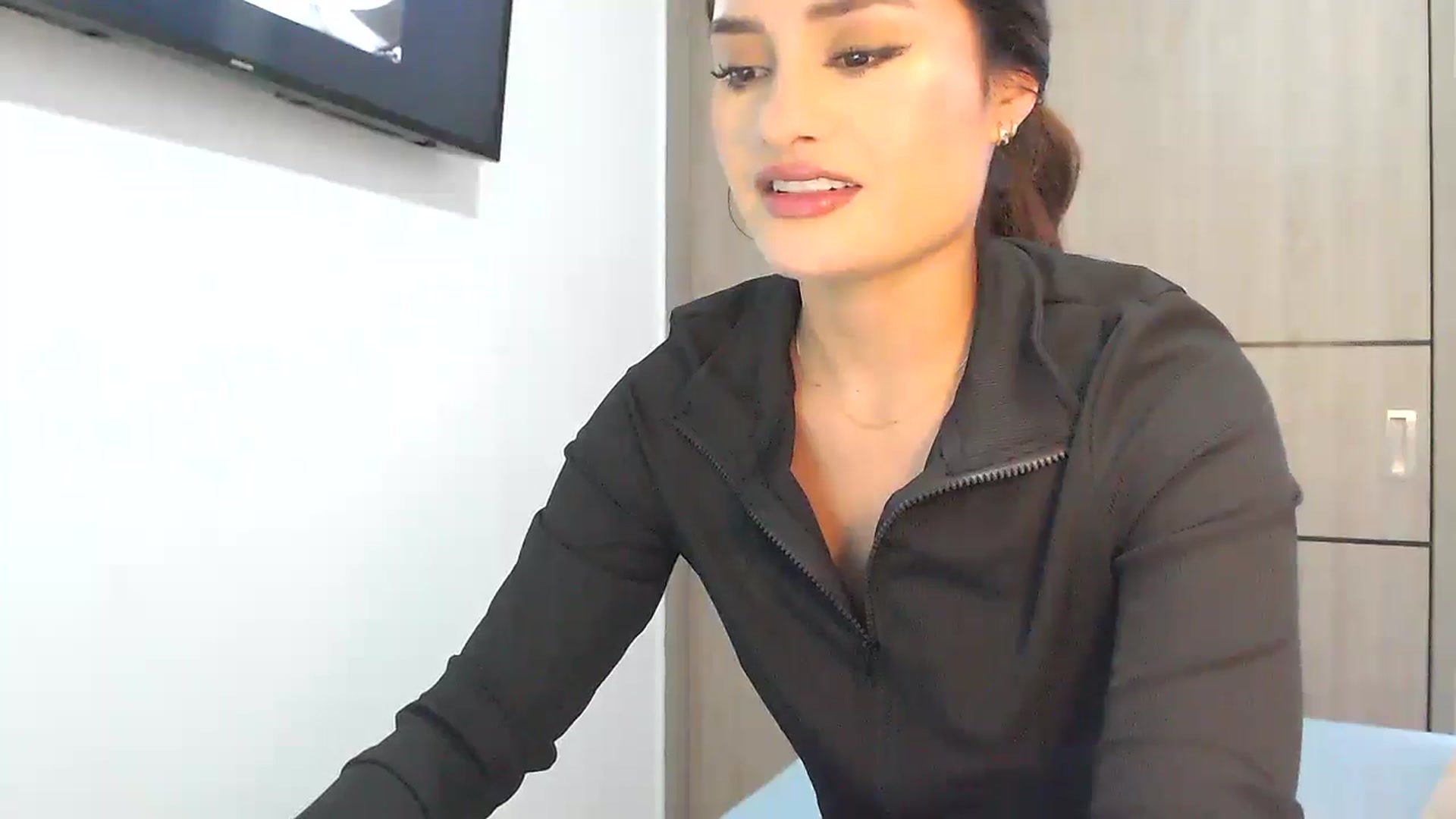 Gallery image thumbnail from lanawinters1's myfreecams stream on, 09/01/2025, 14:37 image 4 of 20