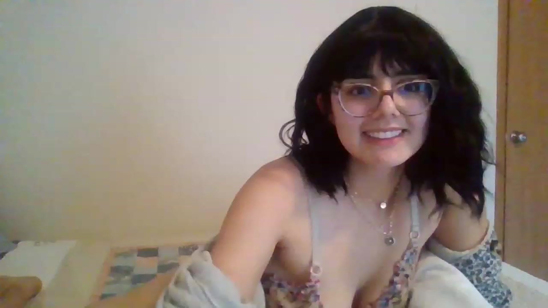 Gallery image thumbnail from laneyangelxx's myfreecams stream on, 01/06/2023, 18:51 image 16 of 20