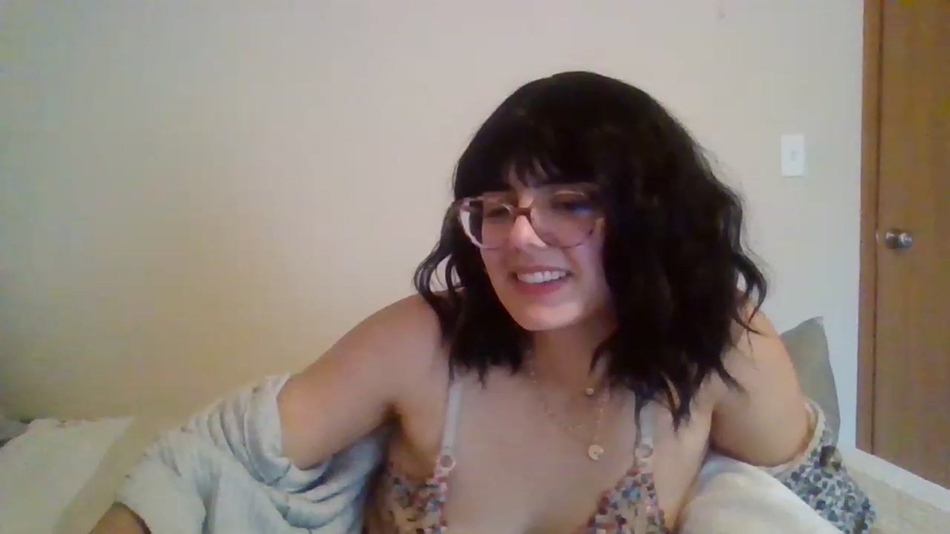 Gallery image thumbnail from laneyangelxx's myfreecams stream on, 01/06/2023, 18:51 image 17 of 20