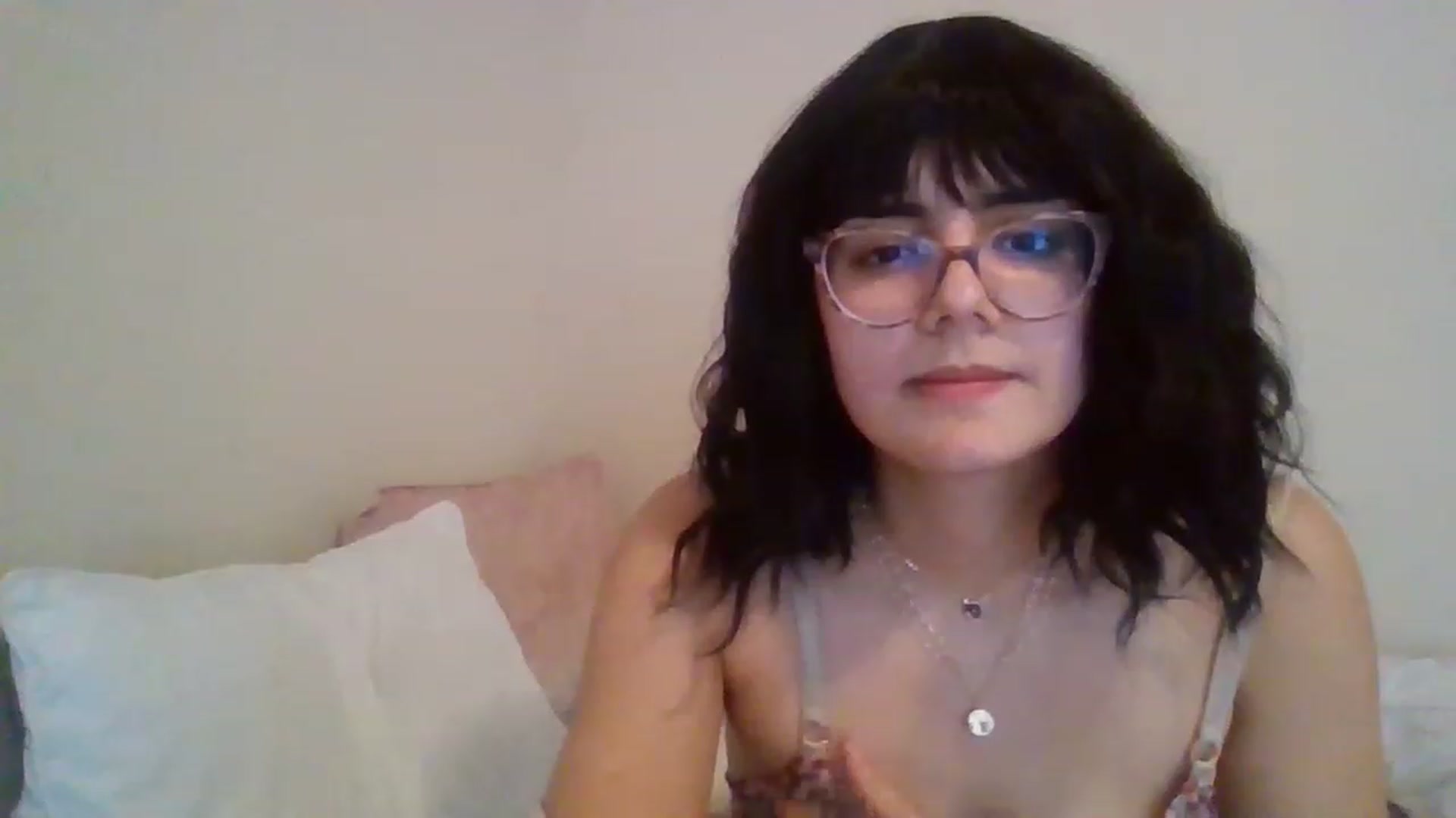 Gallery image thumbnail from laneyangelxx's myfreecams stream on, 01/06/2023, 18:51 image 14 of 20
