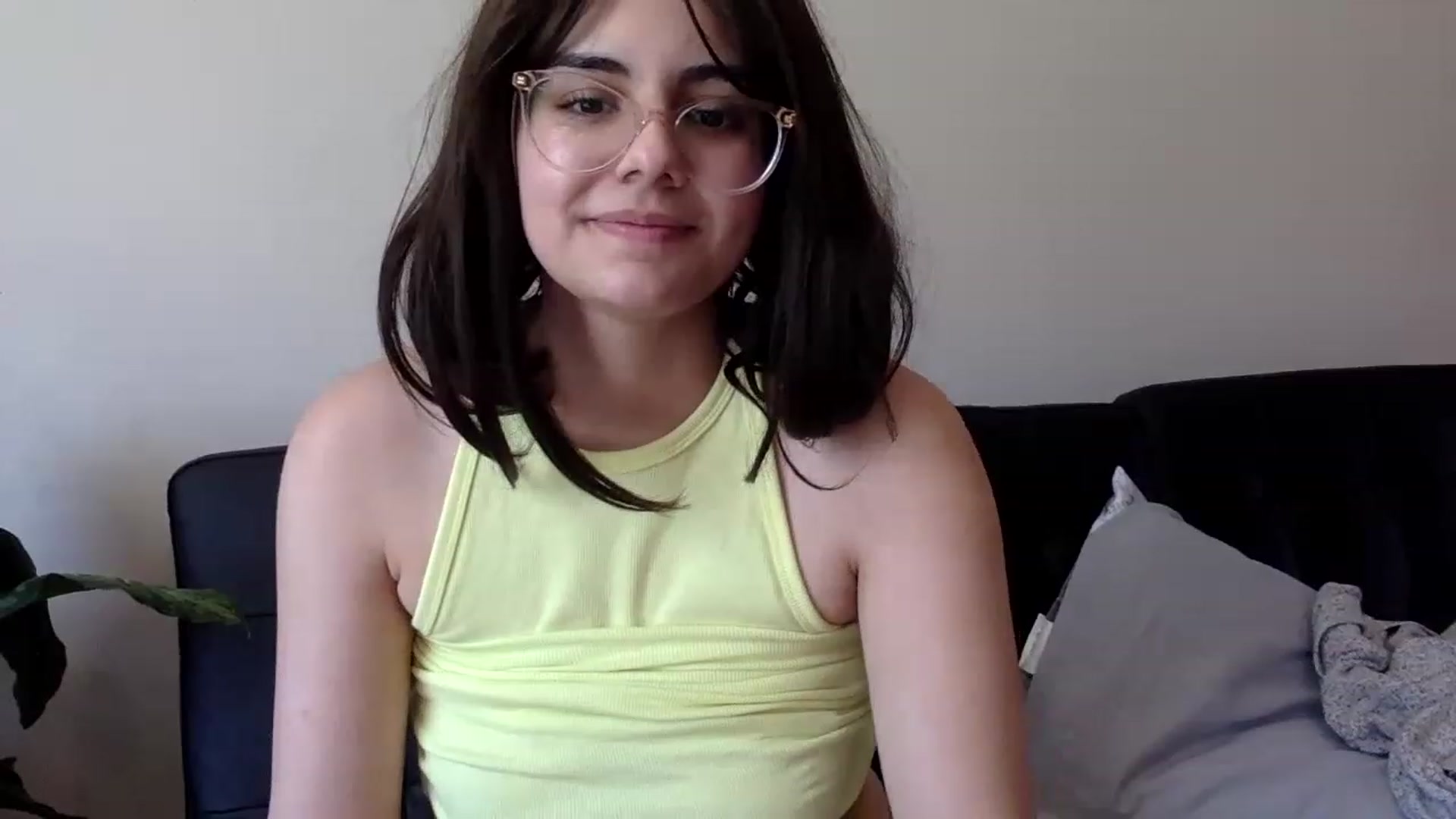 Gallery image thumbnail from laneyangelxx's myfreecams stream on, 03/01/2023, 17:46 image 15 of 20